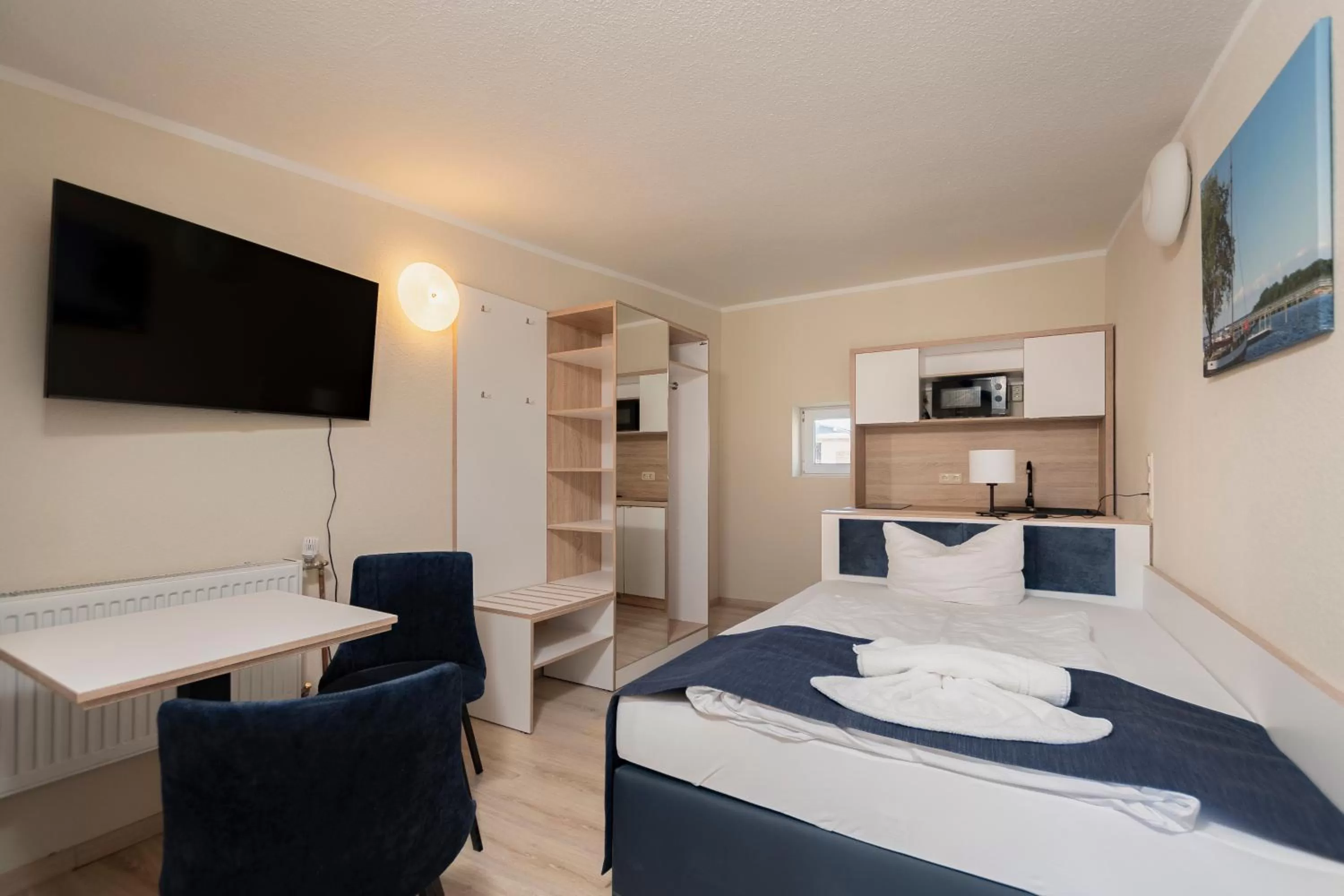 Photo of the whole room, TV/Entertainment Center in Aparthotel Stralsund Studios und Apartments