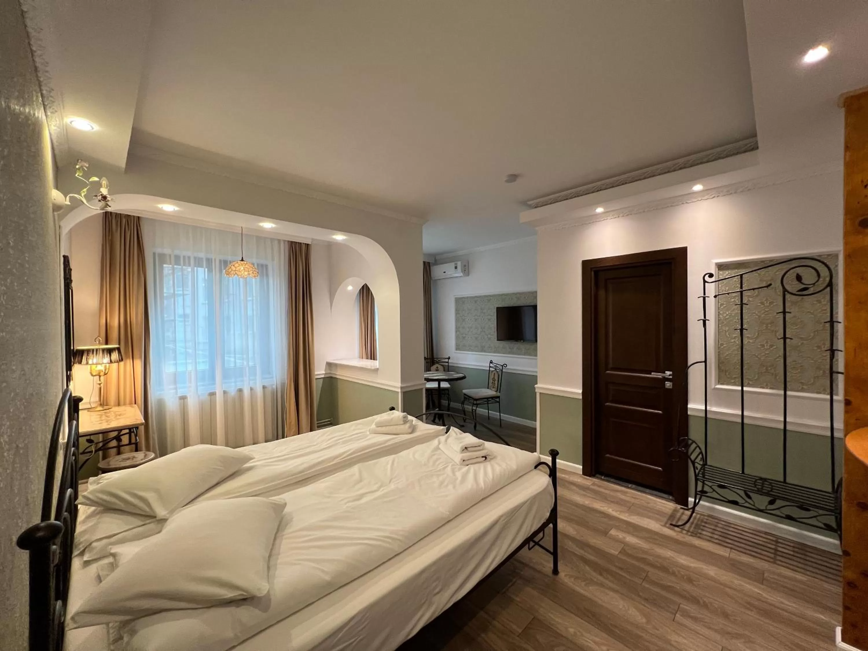 Photo of the whole room, Bed in Hotel Boutique Cathedral Plaza Residences room for rent downtown