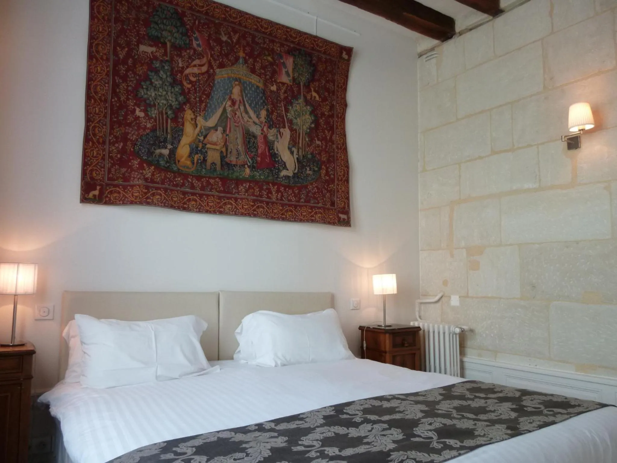 Bed in Hôtel Grand Monarque