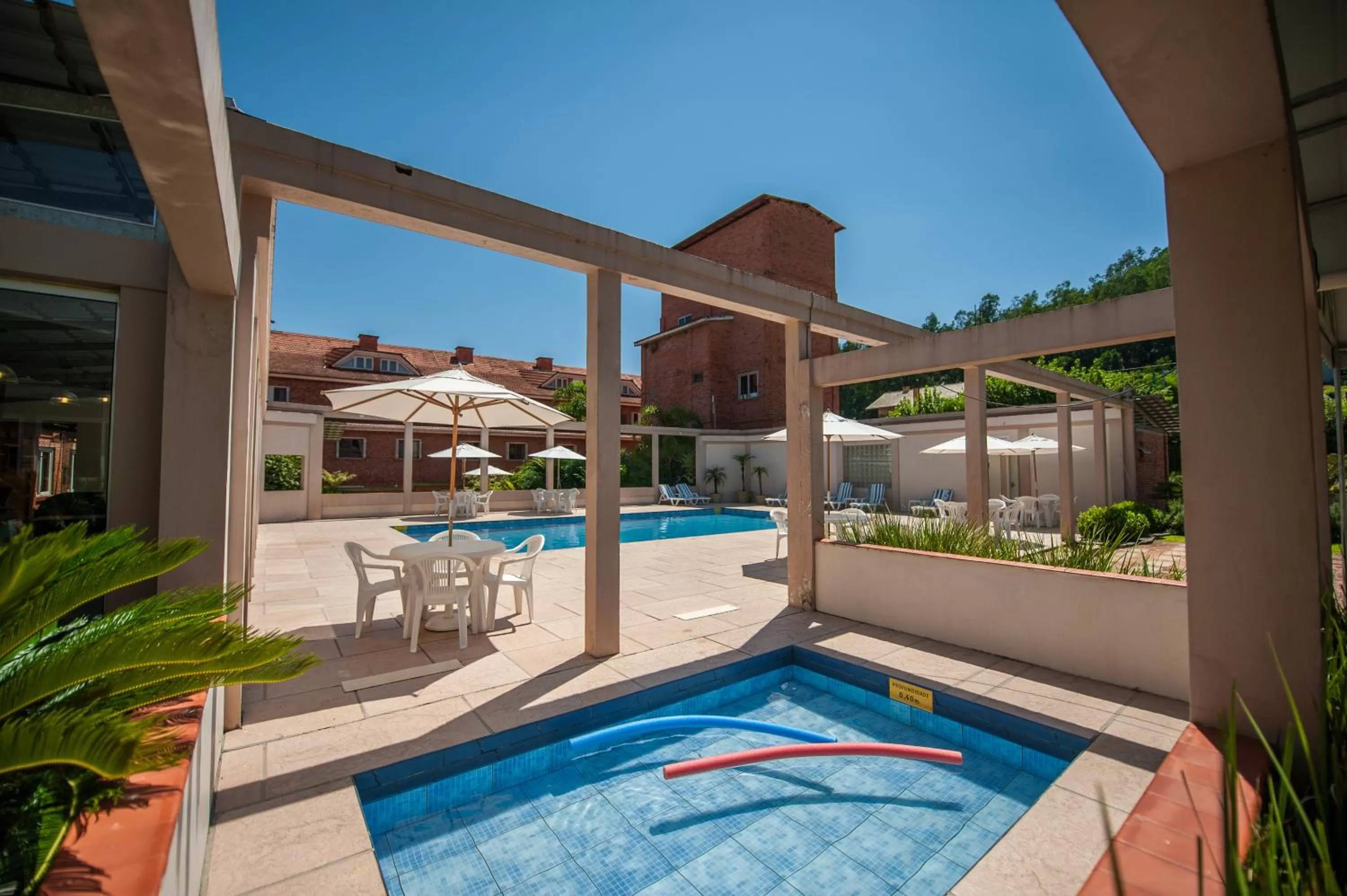 Swimming pool in Farina Park Hotel