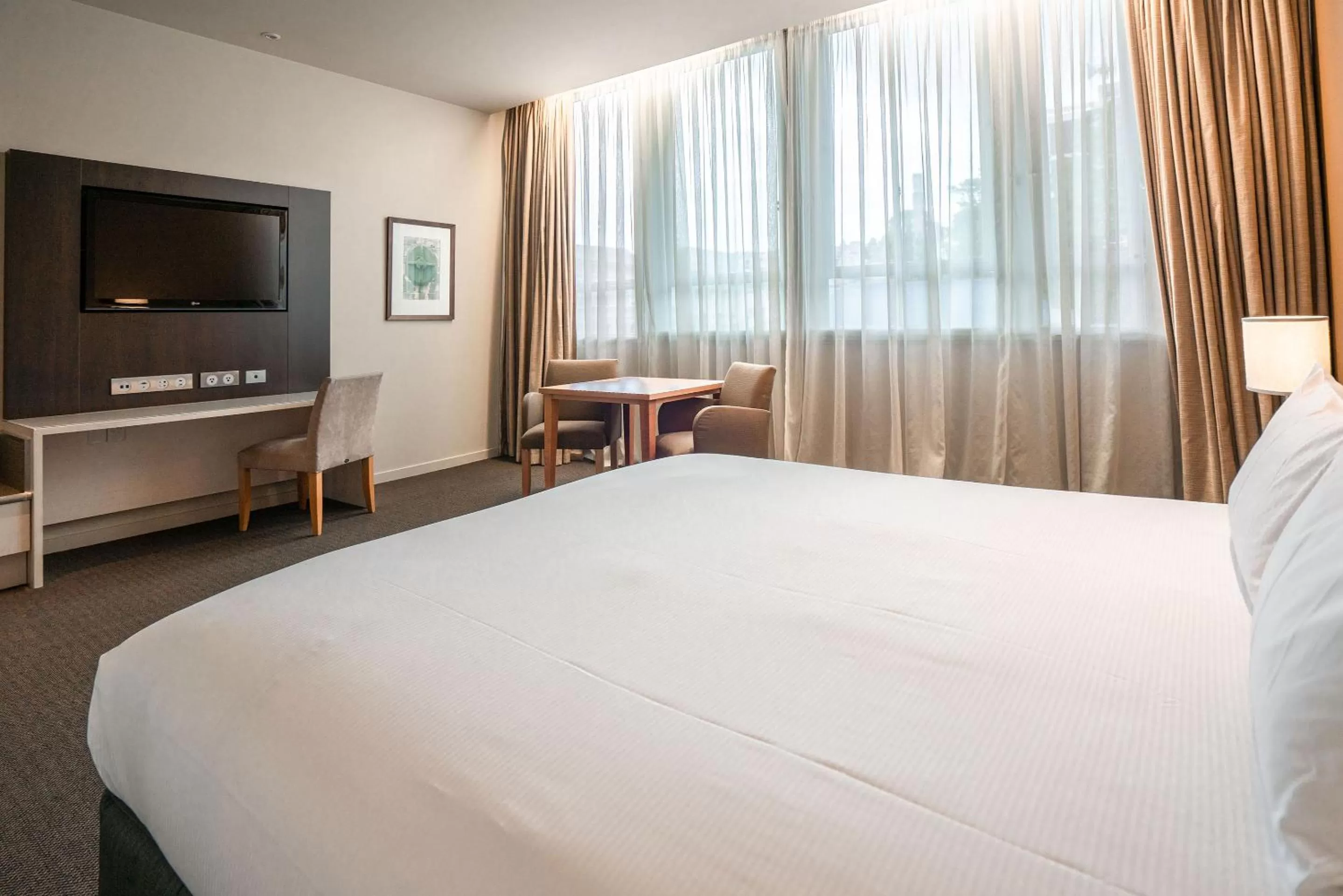 Bed in Scenic Hotel Dunedin City