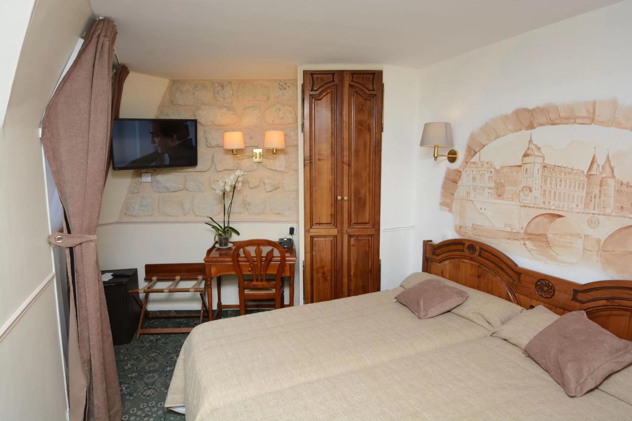 Bedroom, Bed in Familia Hotel