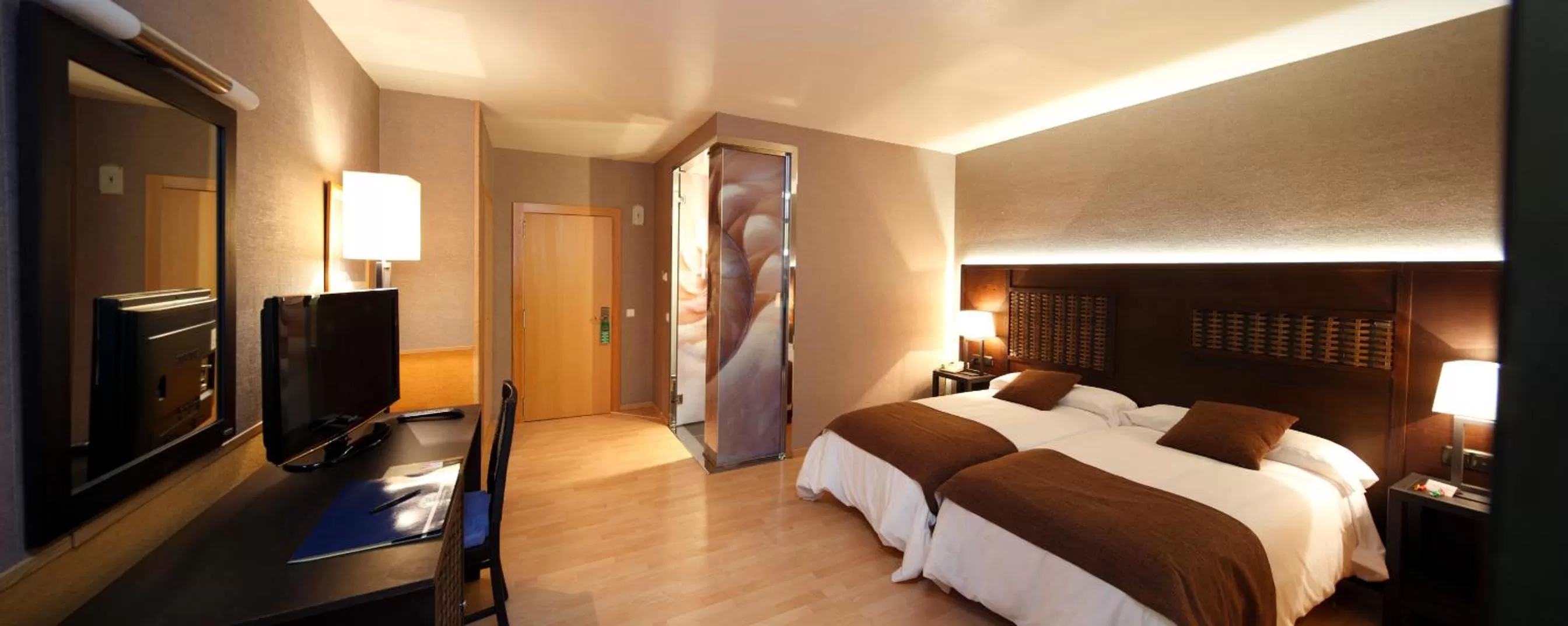 Photo of the whole room, Bed in Hotel Spa Congreso