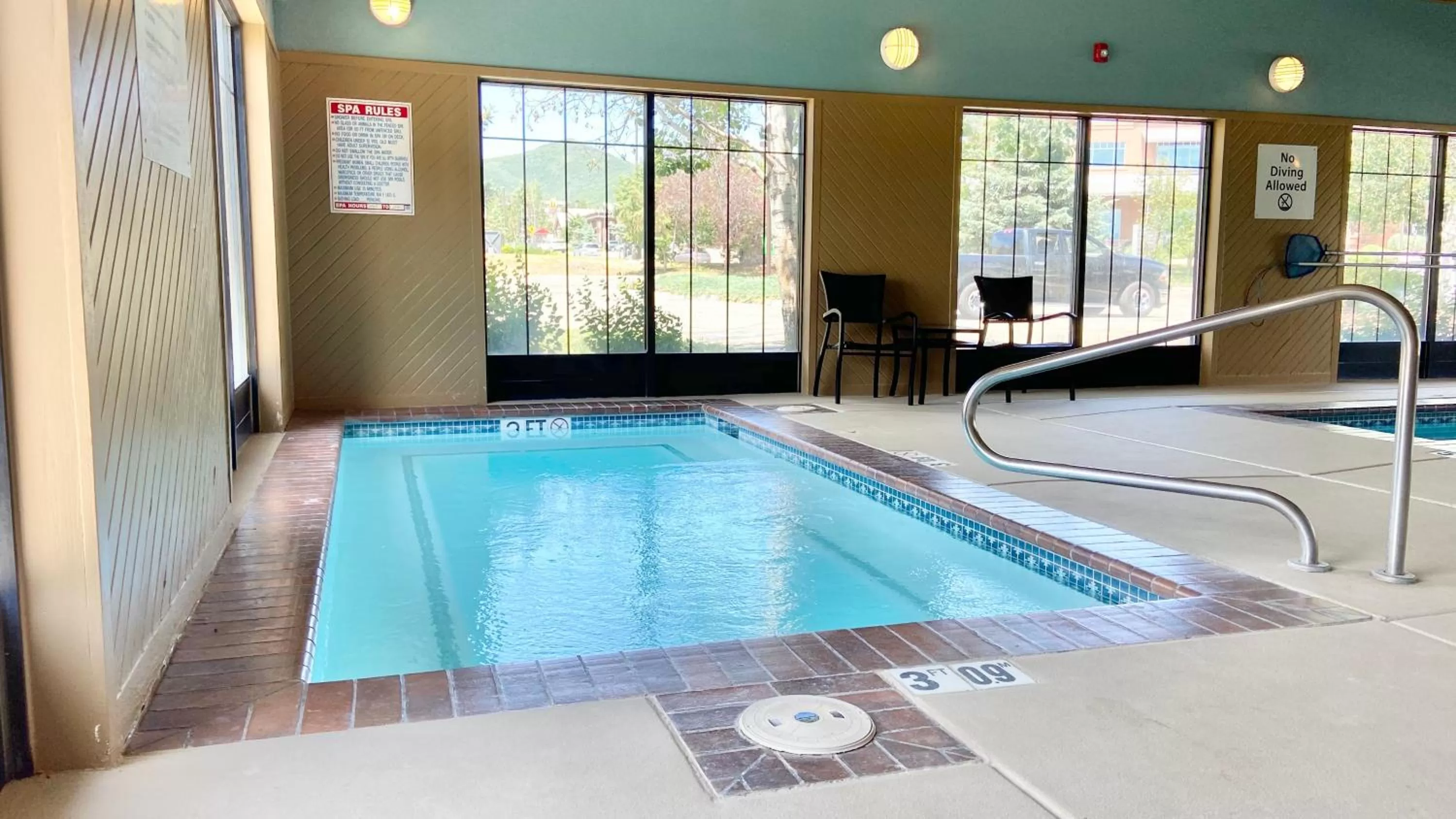 Swimming pool in Holiday Inn Express Park City by IHG