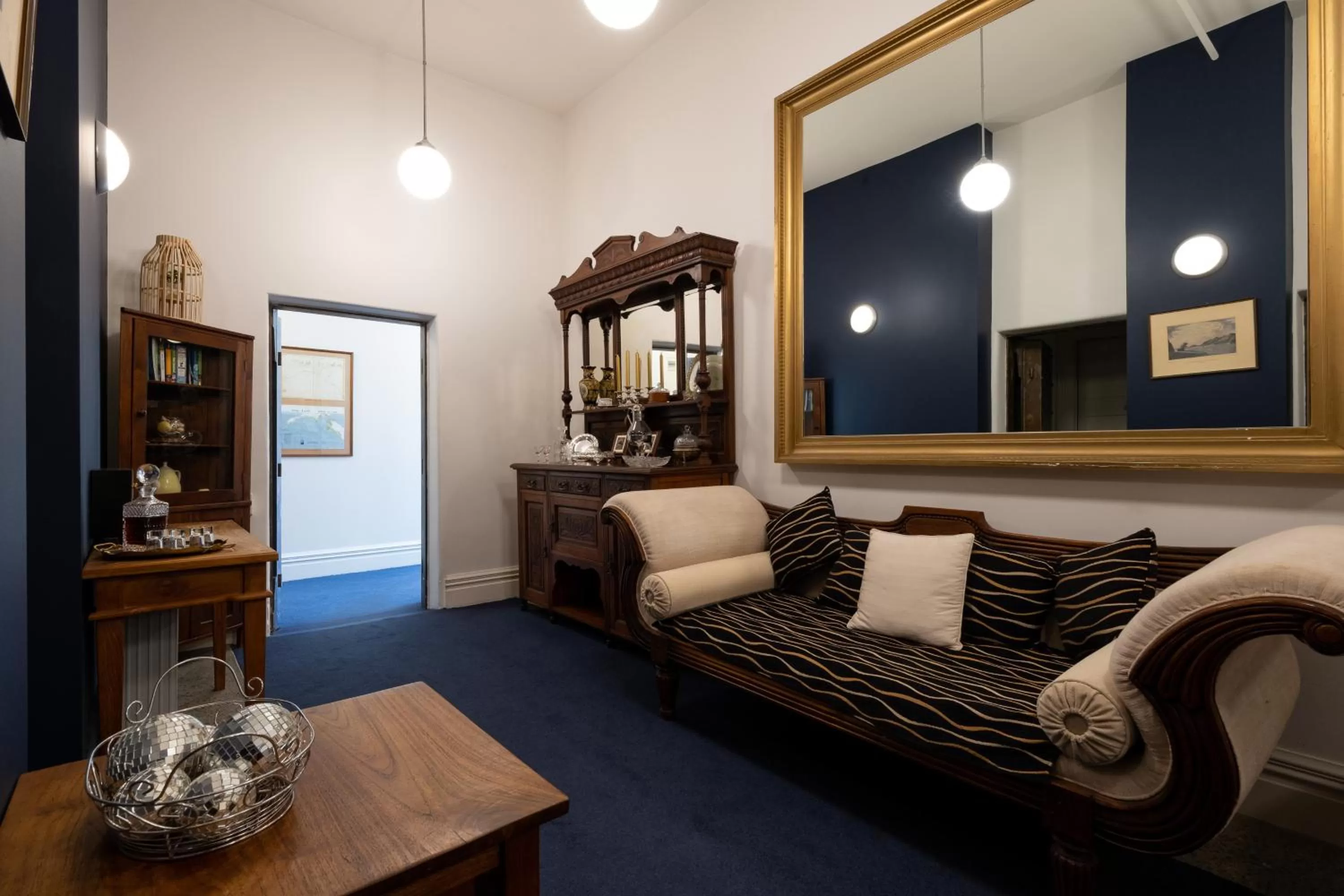 Communal lounge/ TV room in Hotel D'urville Blenheim