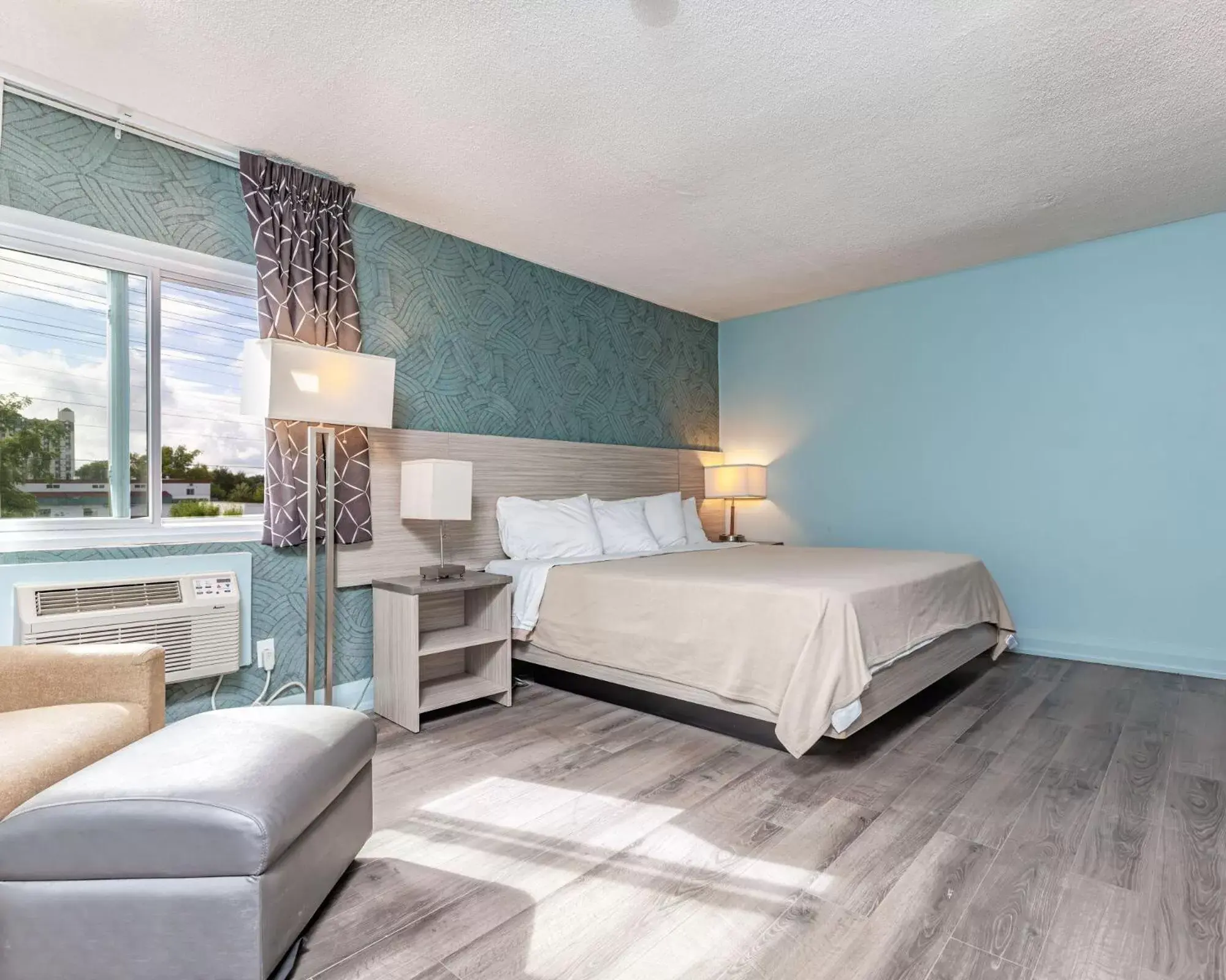 Non-Smoking King-Size Bed Room in Mamma's Inn Non-Smoking King-Size Bed Room in Mamma's Inn