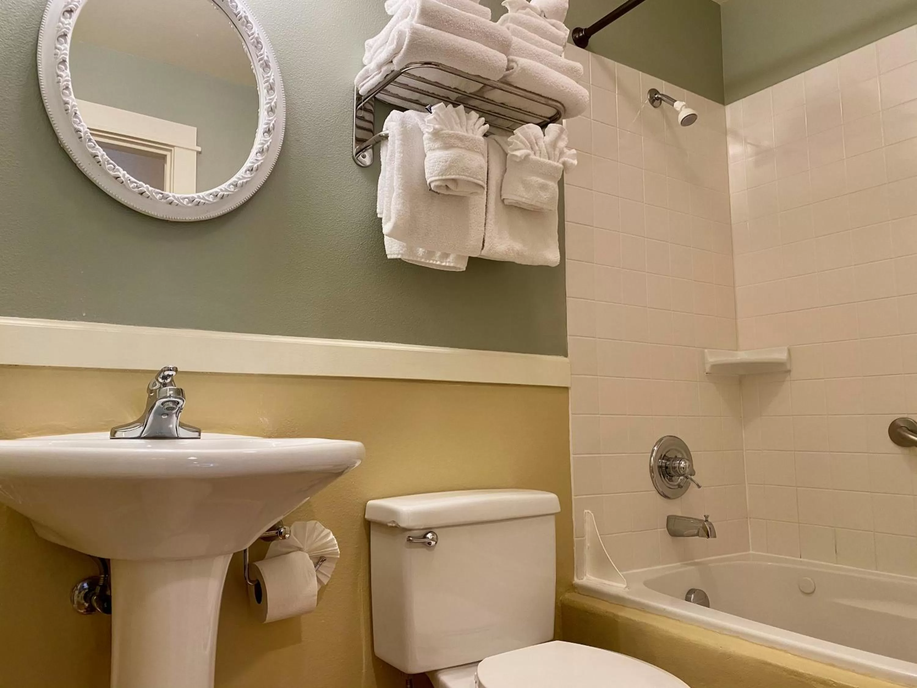 Bathroom in Lighthouse Inn