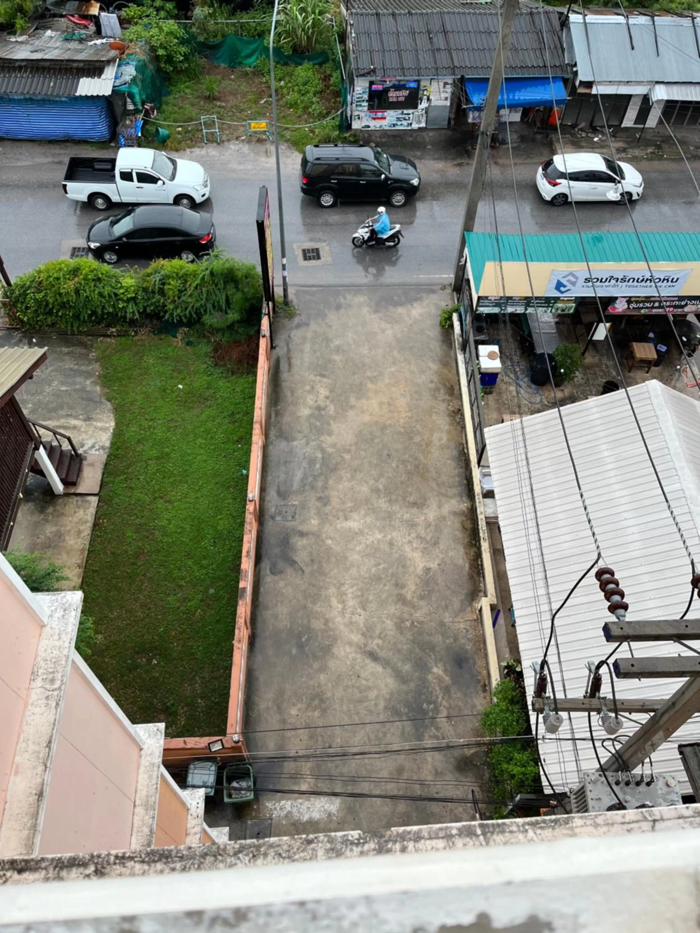 Parking in Baanpak Sam Anong