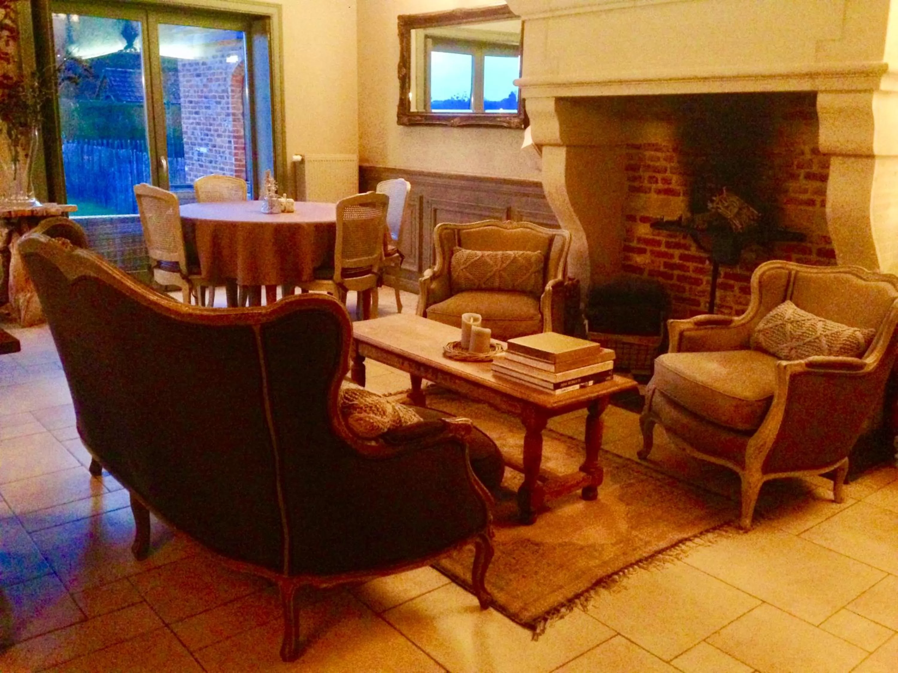 Communal lounge/ TV room, Seating Area in B&B Silentium