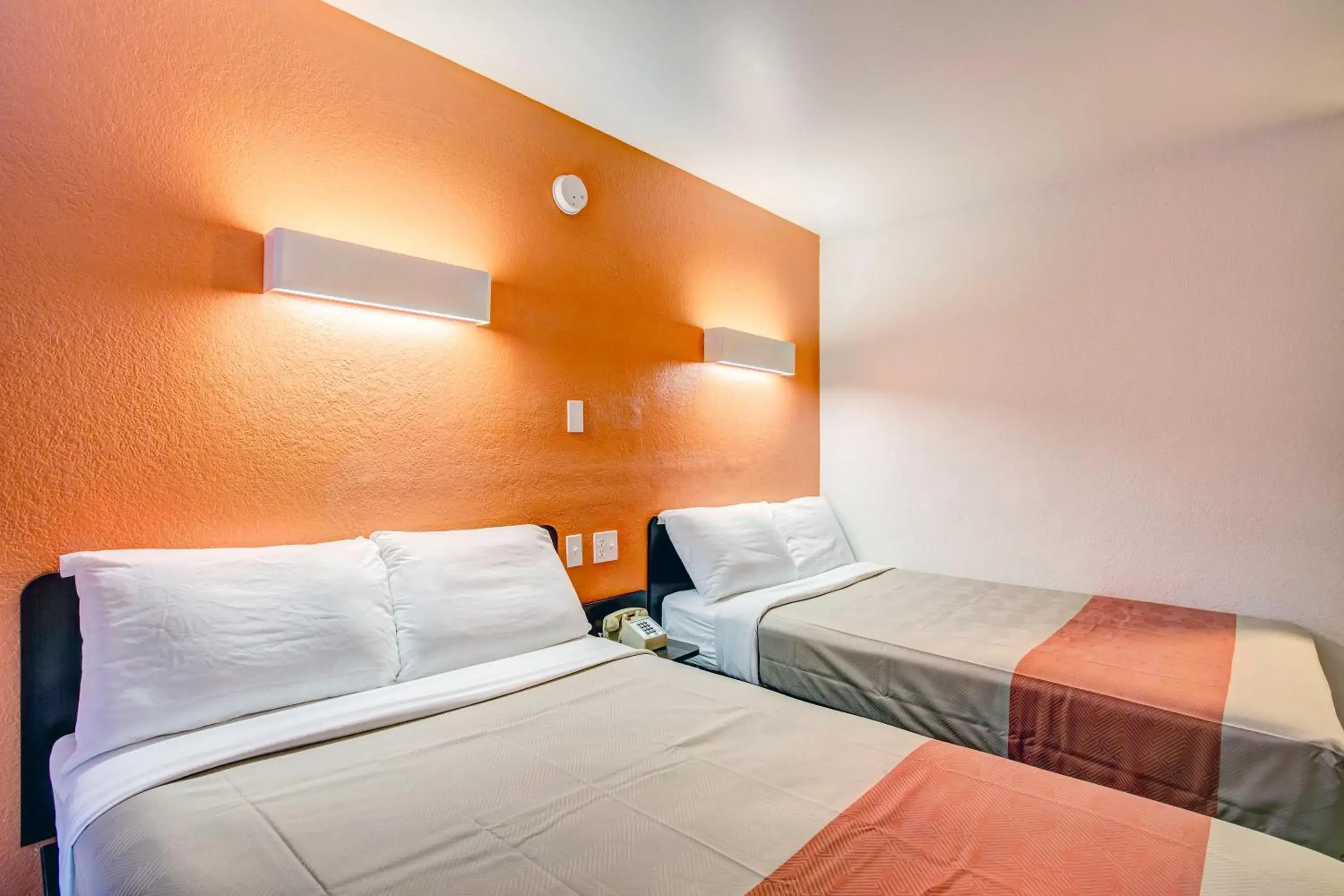 Quadruple Room - Smoking in Motel 6-Murfreesboro, TN Quadruple Room - Smoking in Motel 6-Murfreesboro, TN