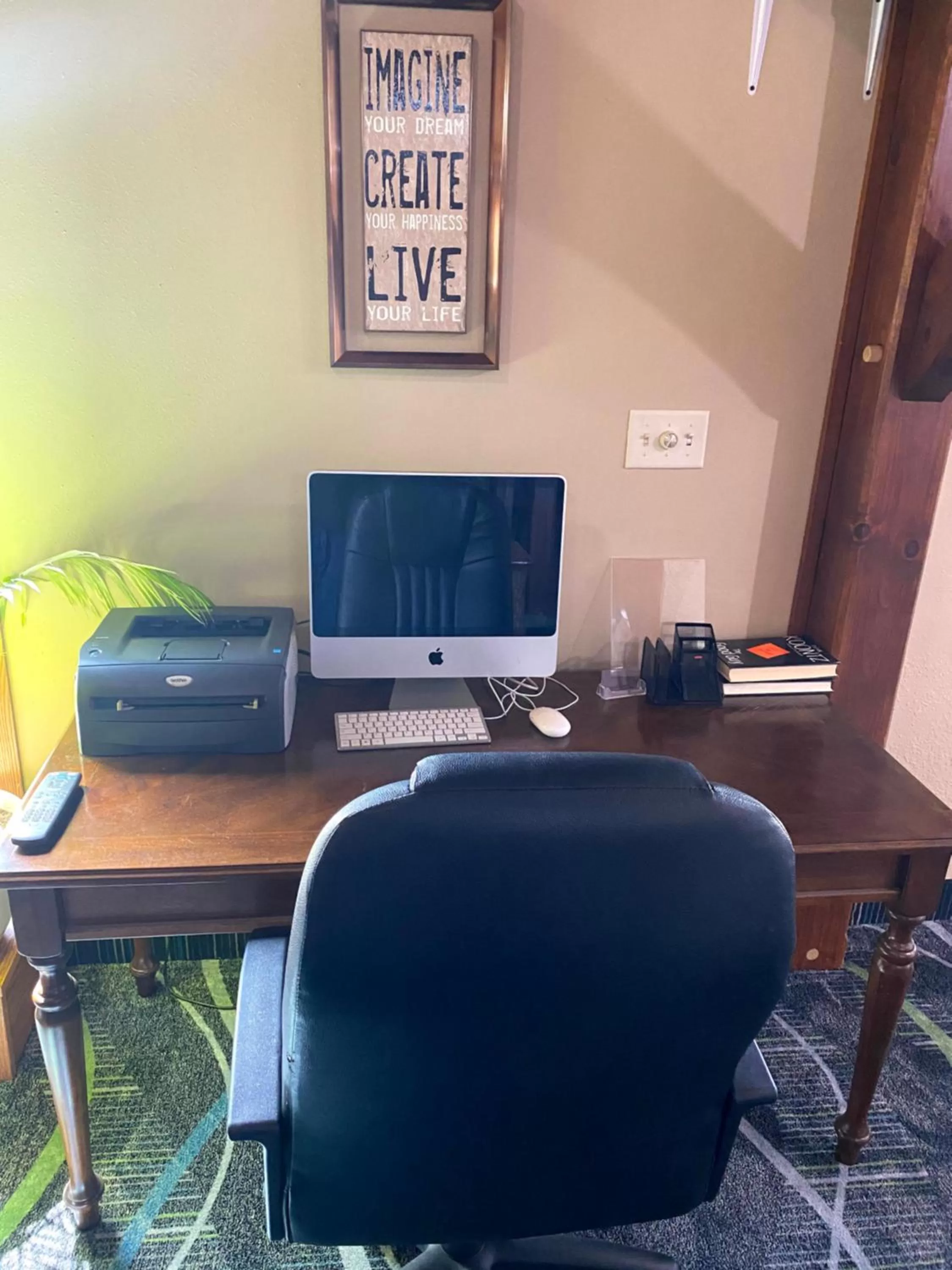 Business facilities in Woodland Inn & Suites