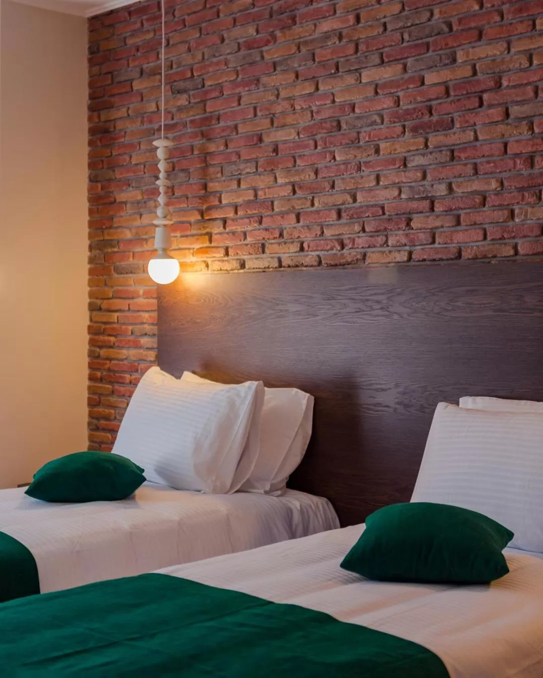 TV and multimedia, Bed in HOTEL BLOOM