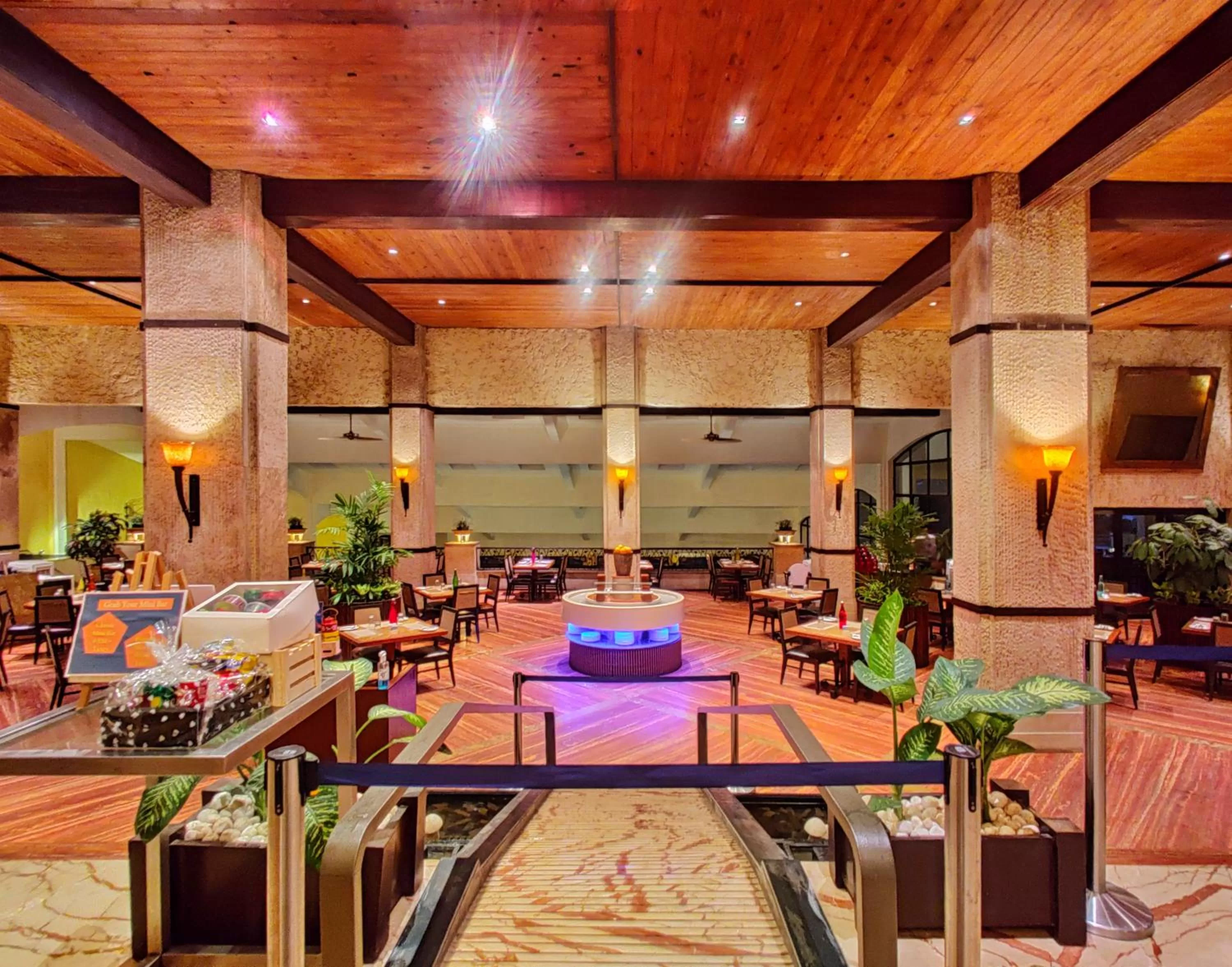 Restaurant/places to eat in Fariyas Resort Lonavala