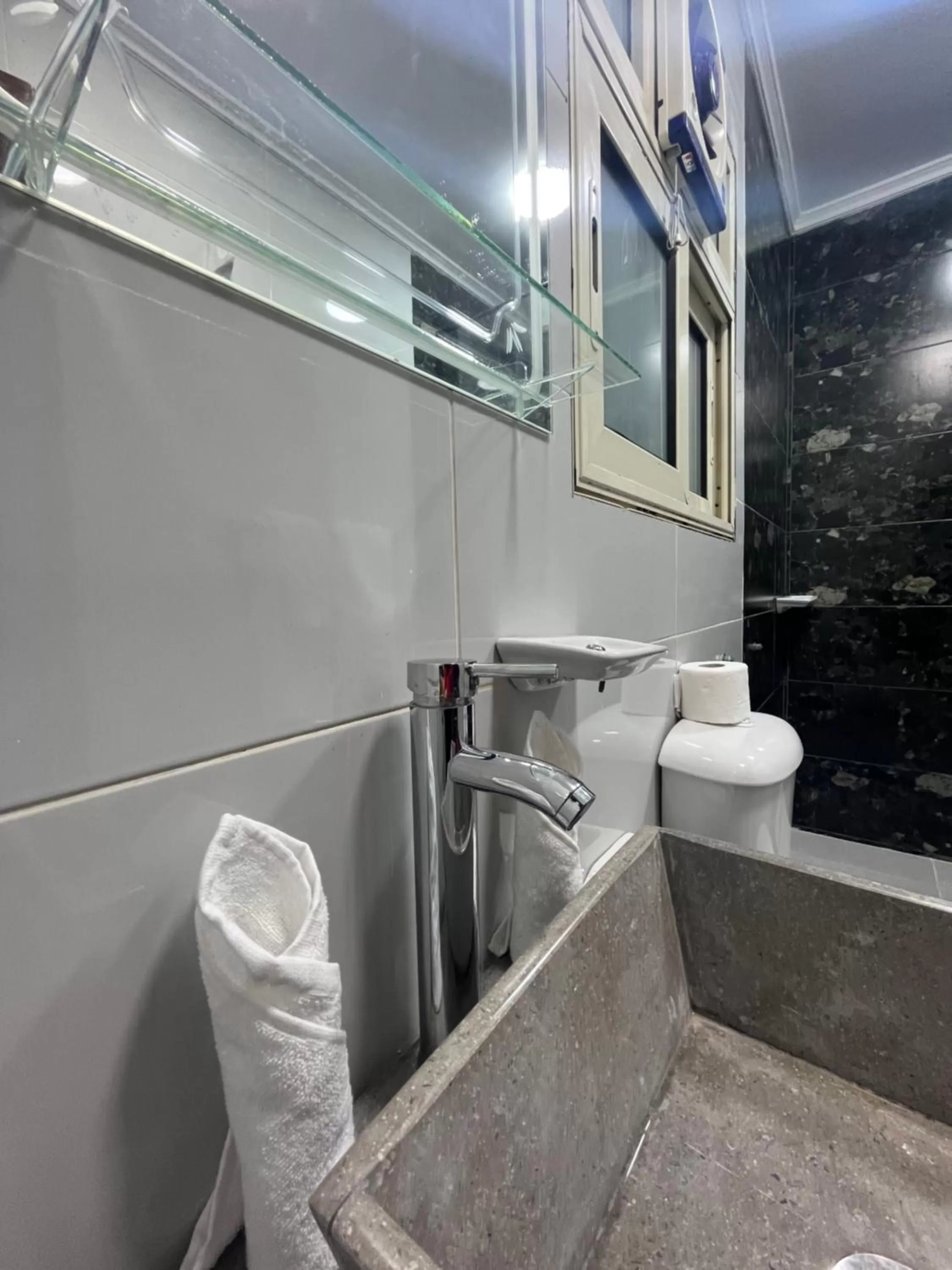 Shower, Bathroom in Crowne Pyramids view inn