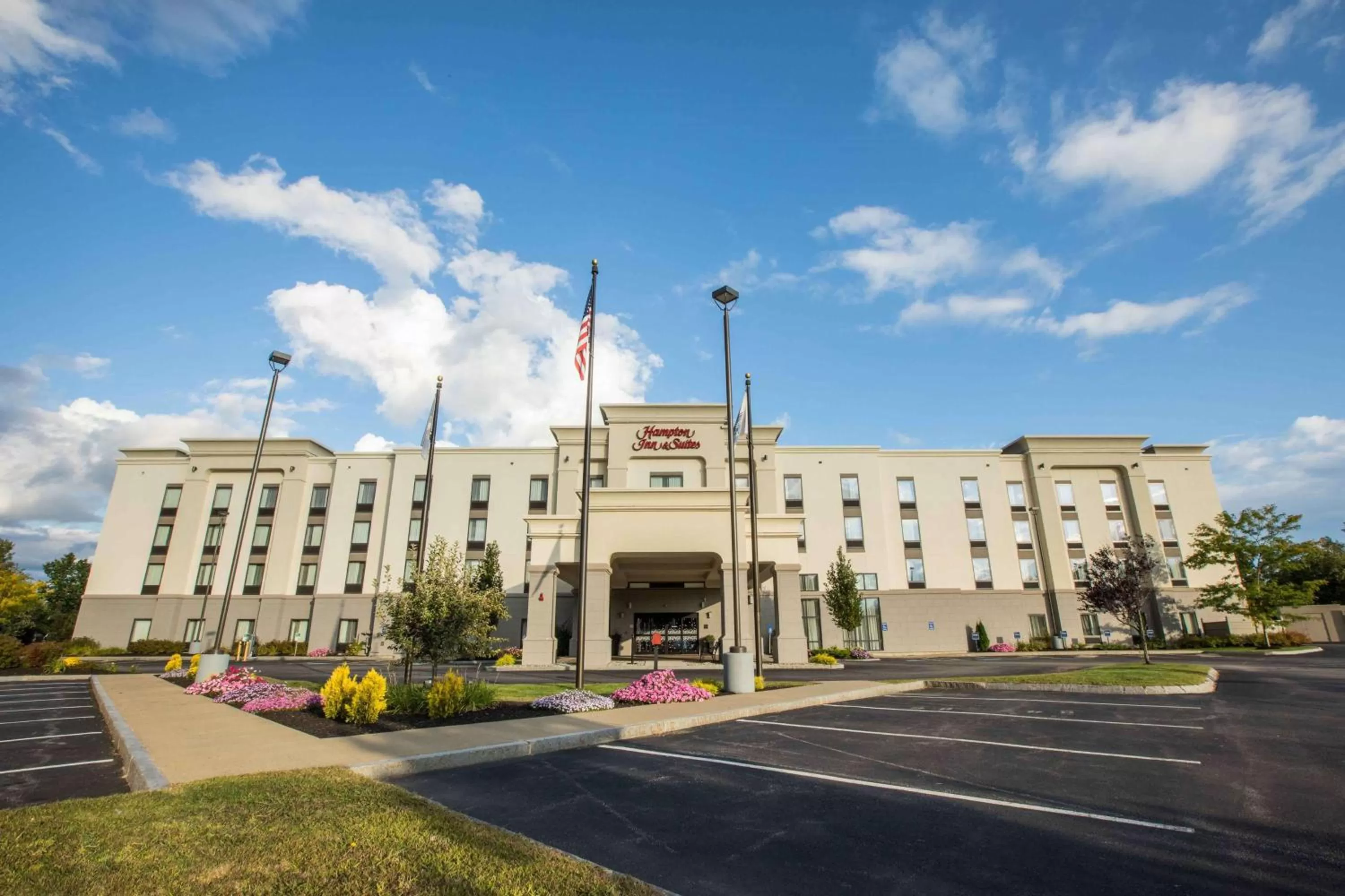 Property building in Hampton Inn & Suites Tilton