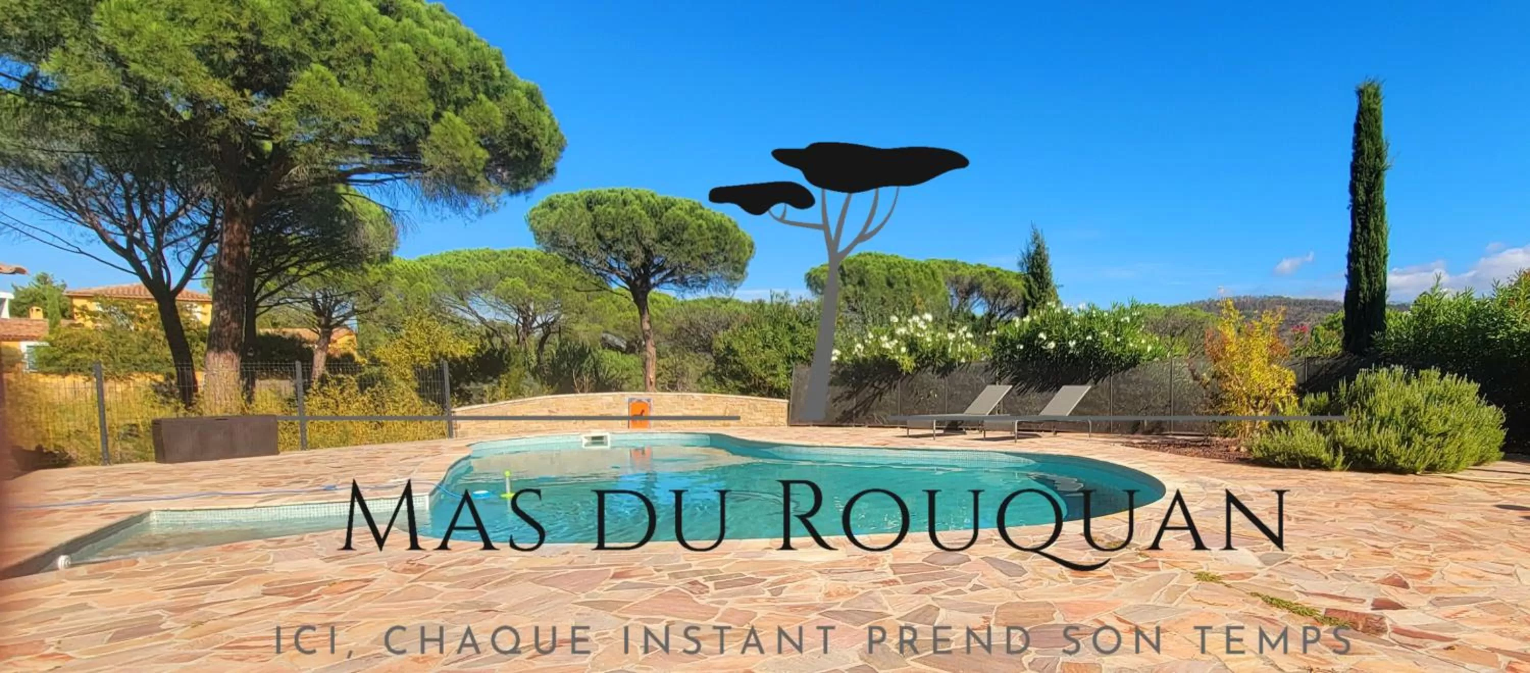 Pool view in Le Mas du Rouquan