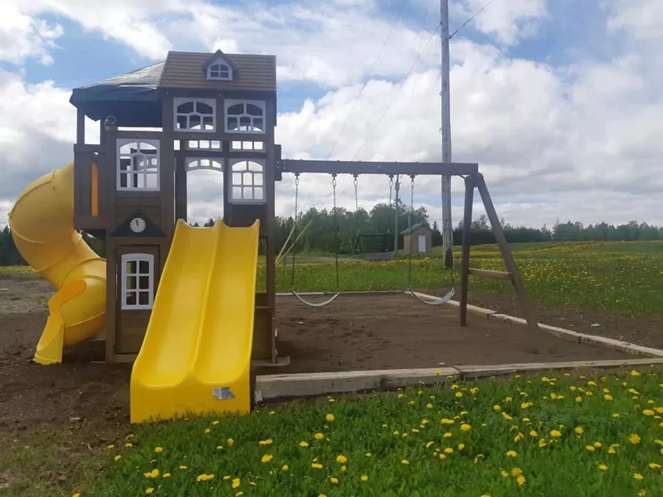 Children play ground in Auberge - Village Grande Nature Chic-Chocs