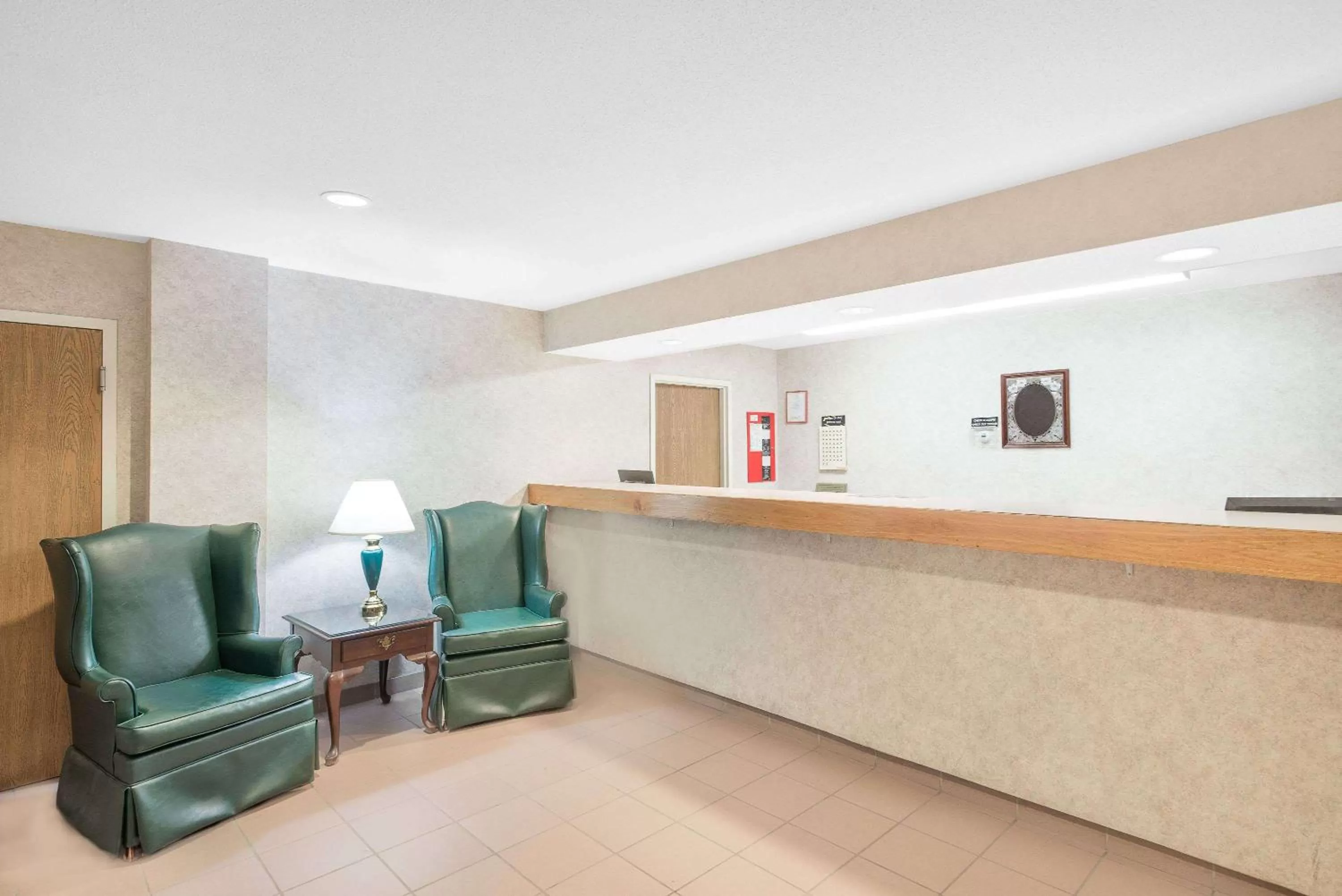 Lobby or reception in Super 8 by Wyndham Canandaigua