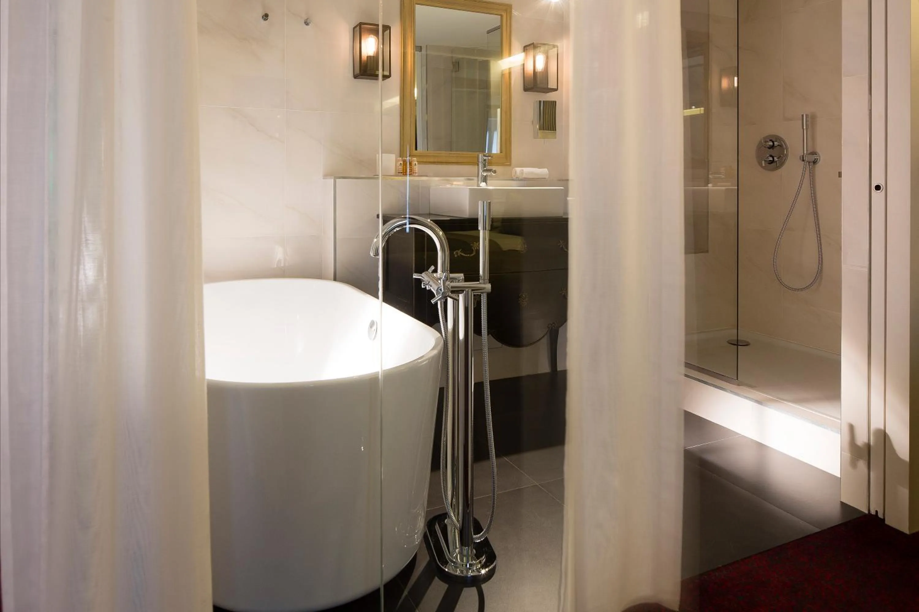 Bathroom in Hôtel Molière