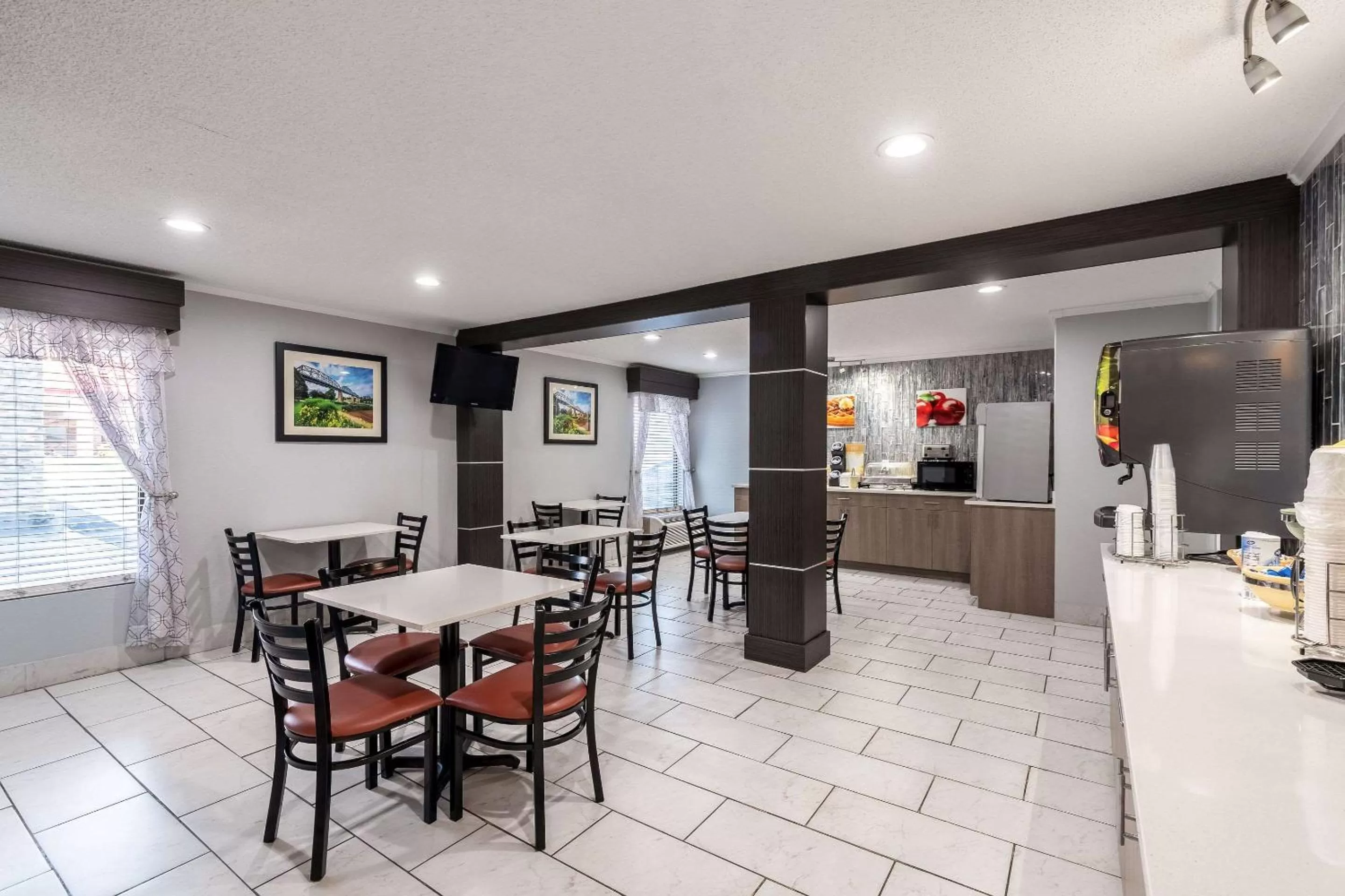 Breakfast in Quality Inn Cleveland North