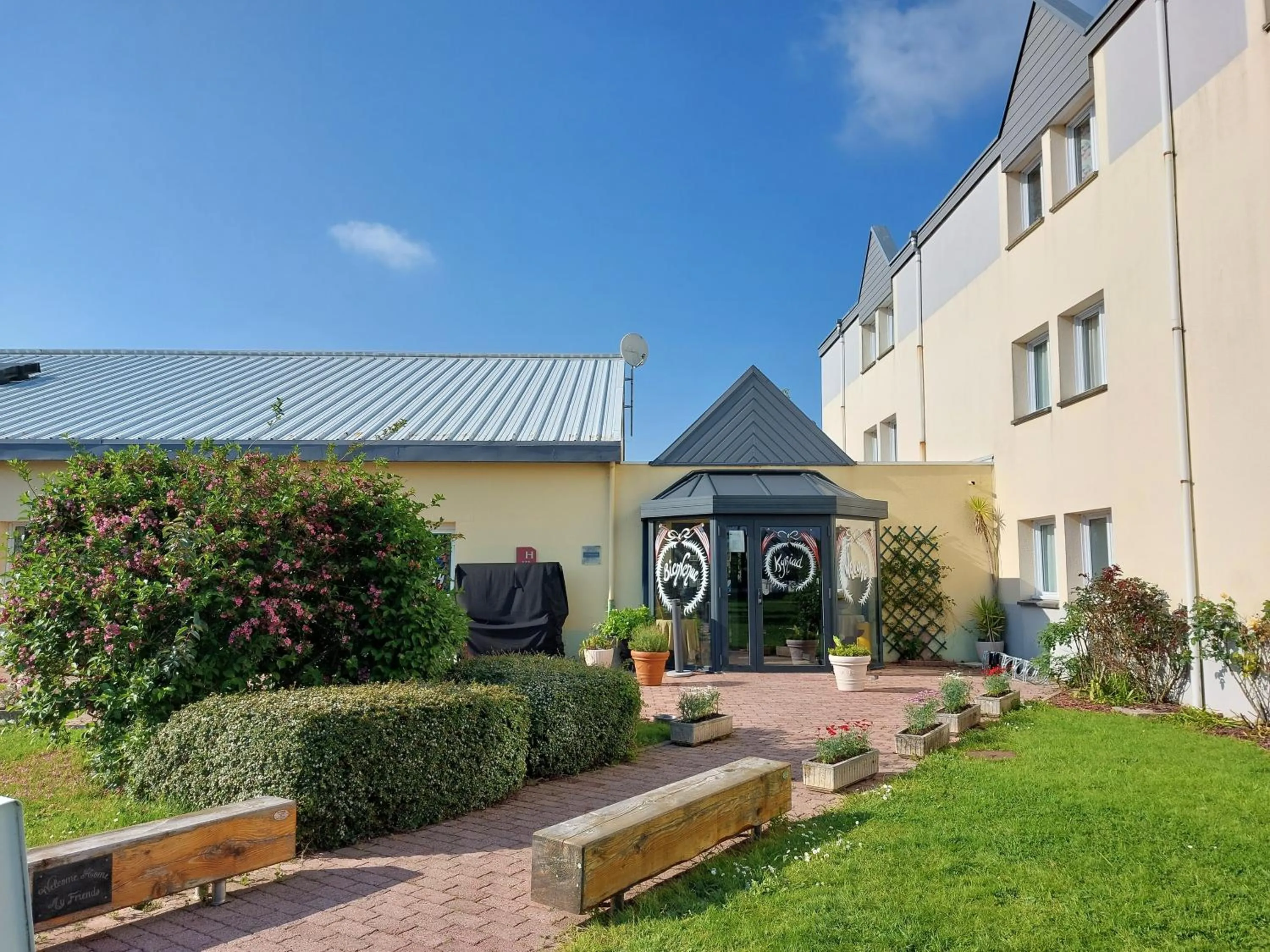 Property building in Contact Hotel Utah Beach Carentan