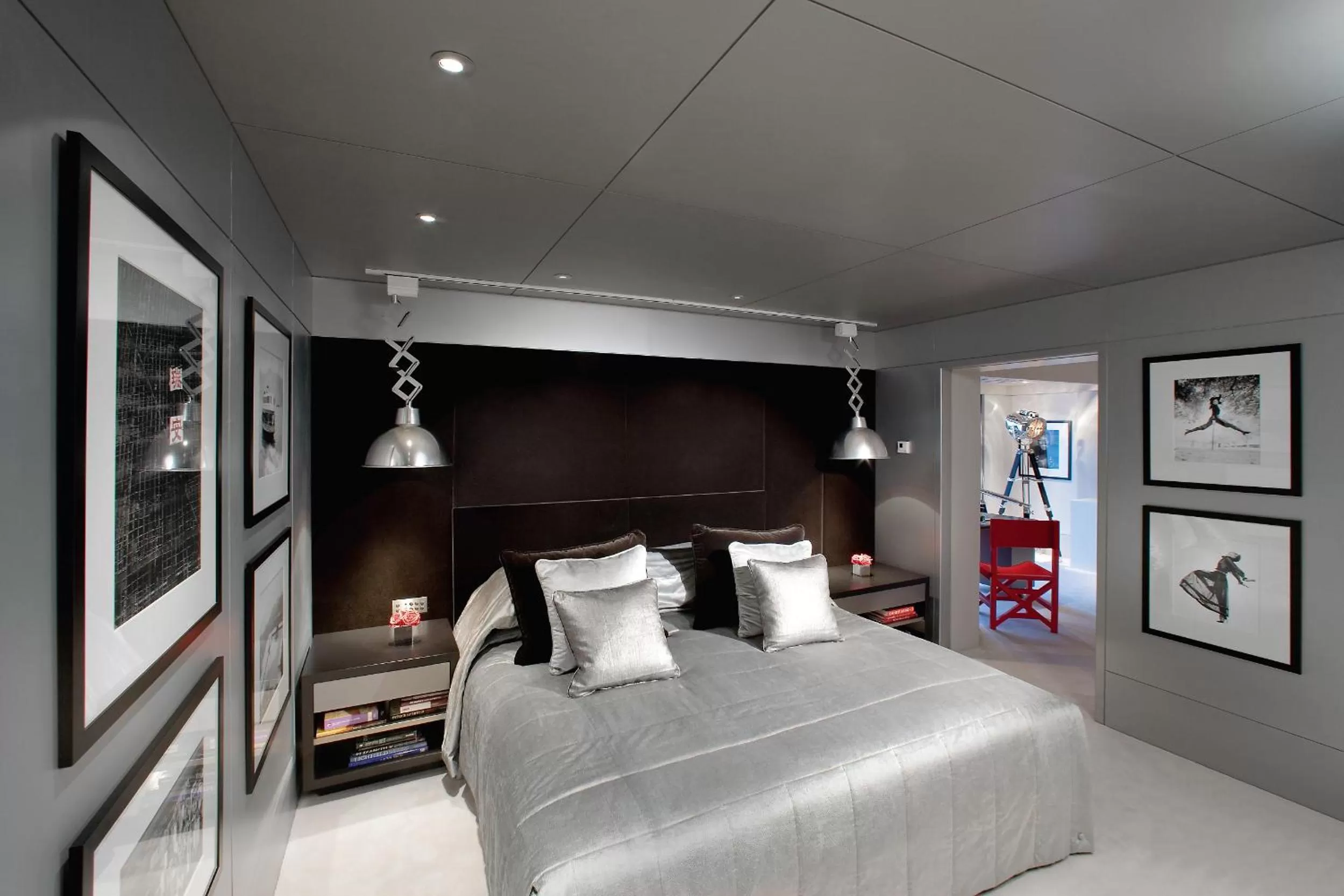 Decorative detail, Bed in Mandarin Oriental, Hong Kong