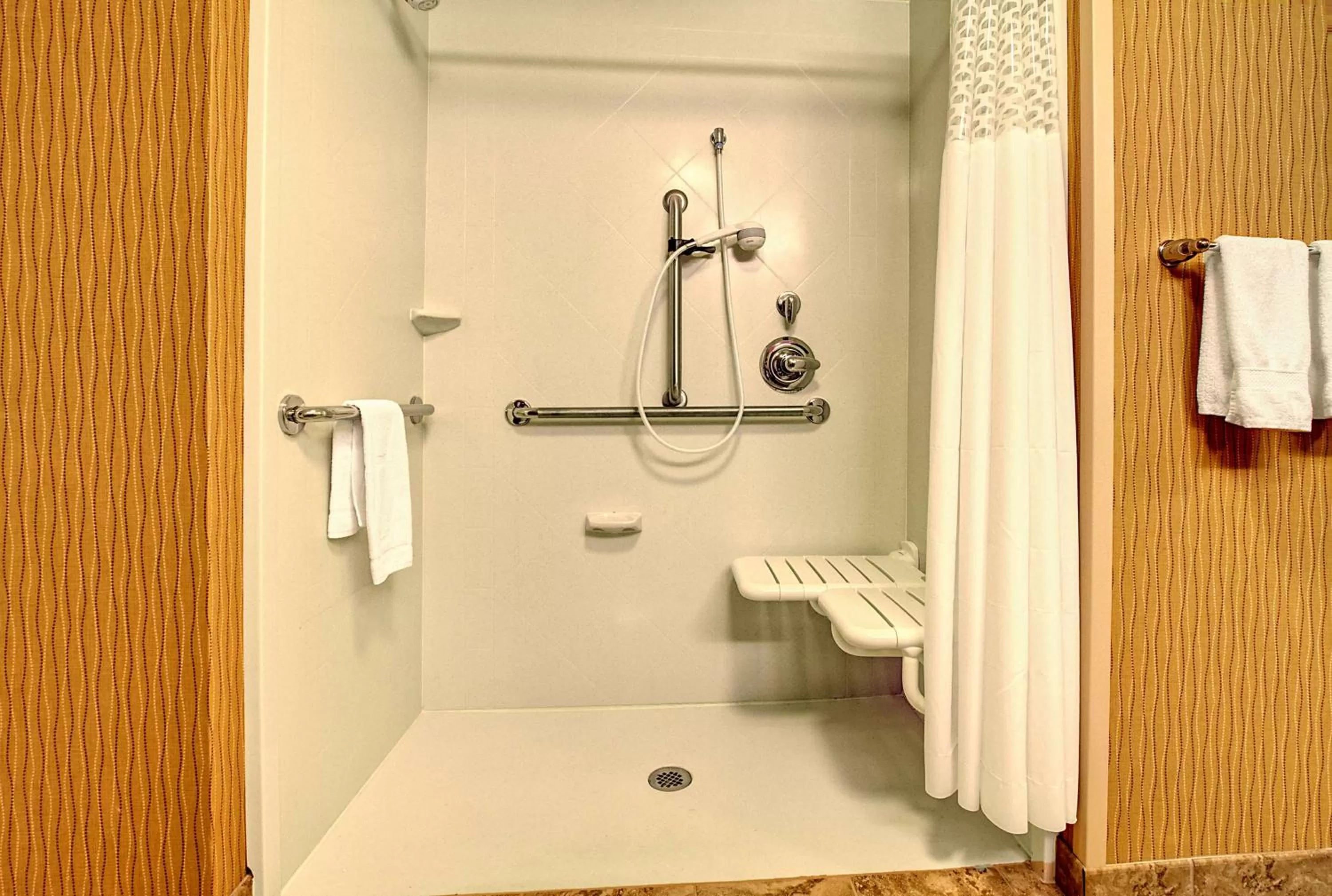 Bathroom in Hampton Inn & Suites Rochester/Henrietta