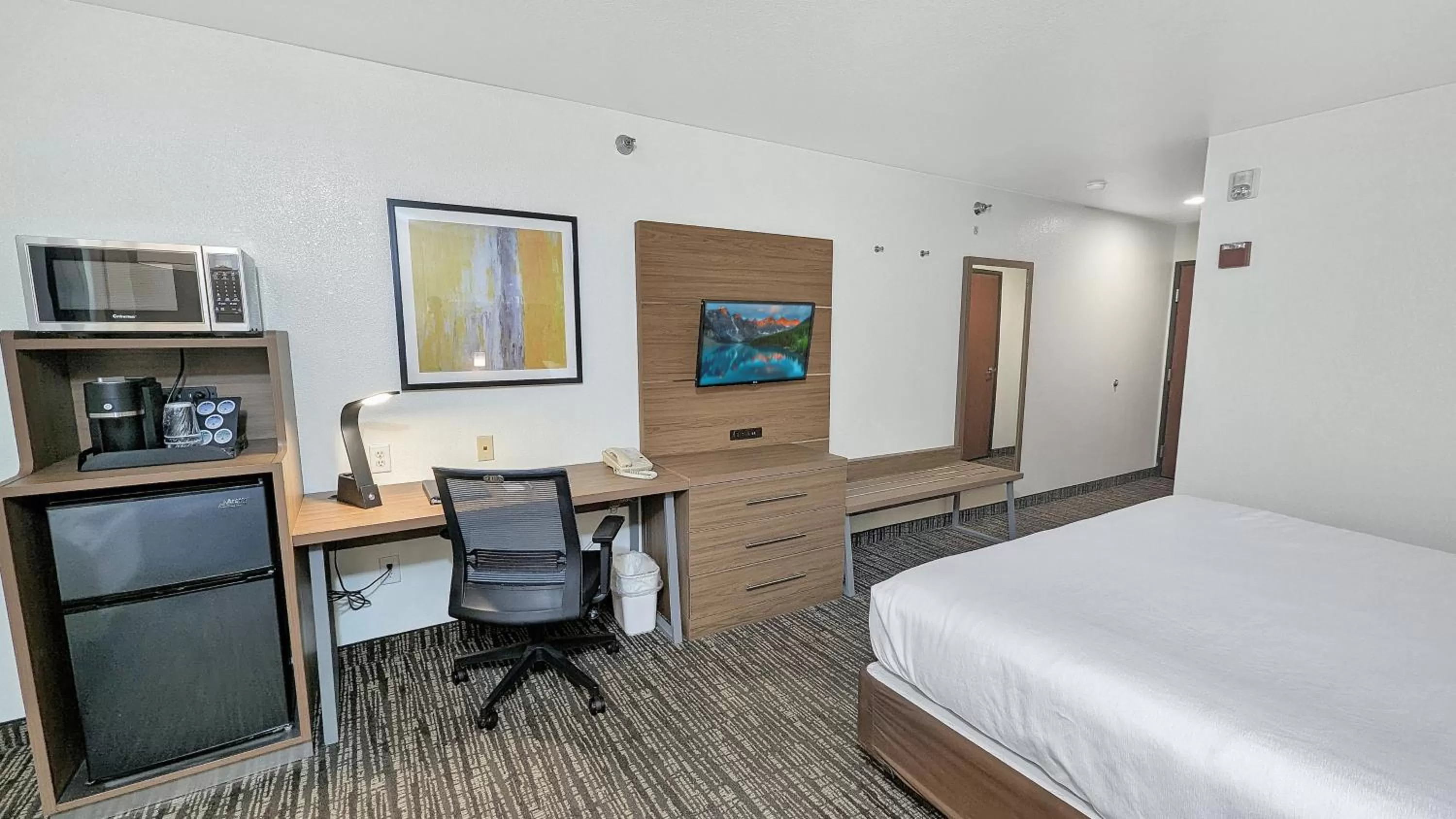 Bedroom, Bed in Estherville Hotel & Suites