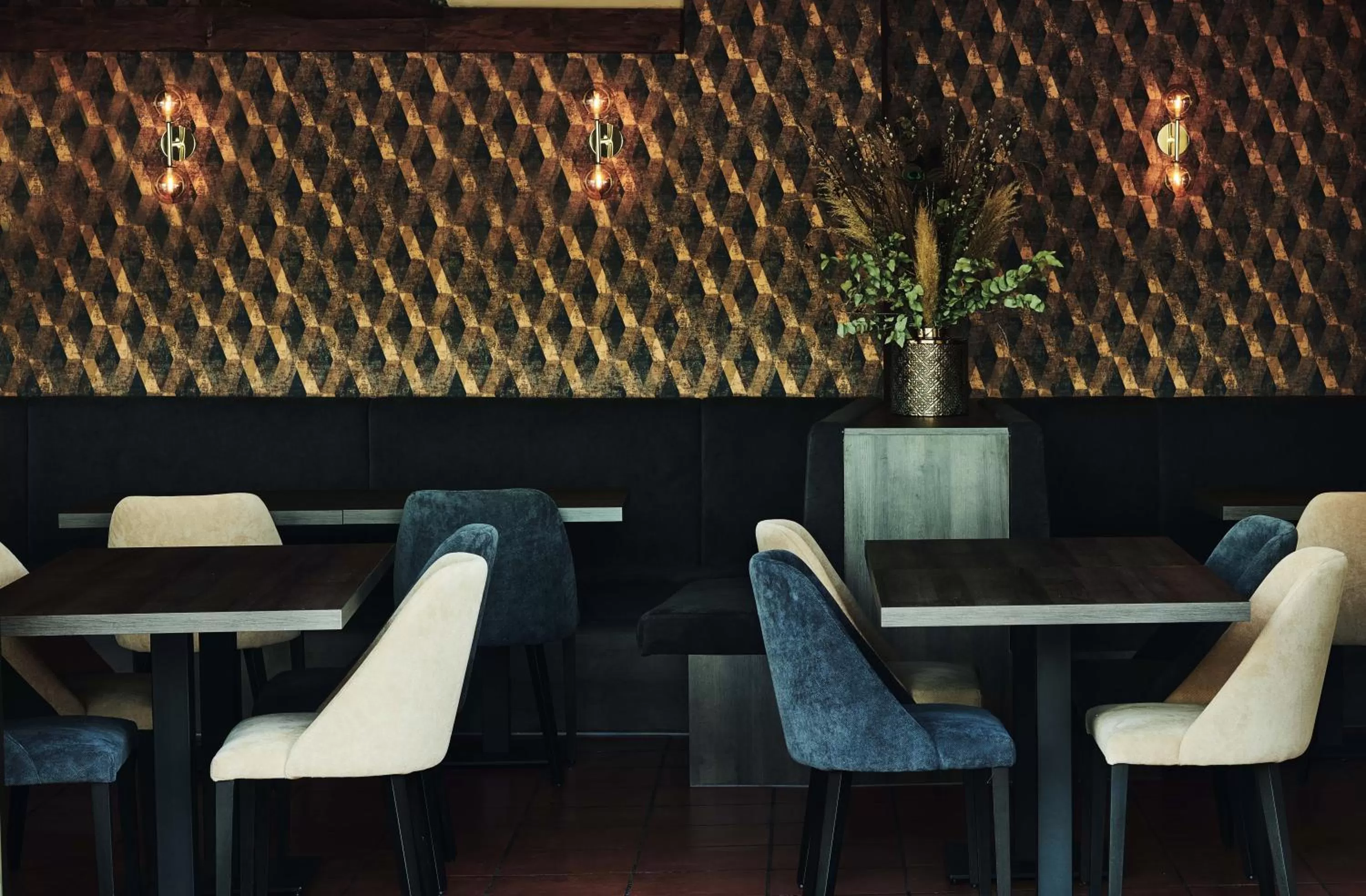 Restaurant/places to eat in Al Faro