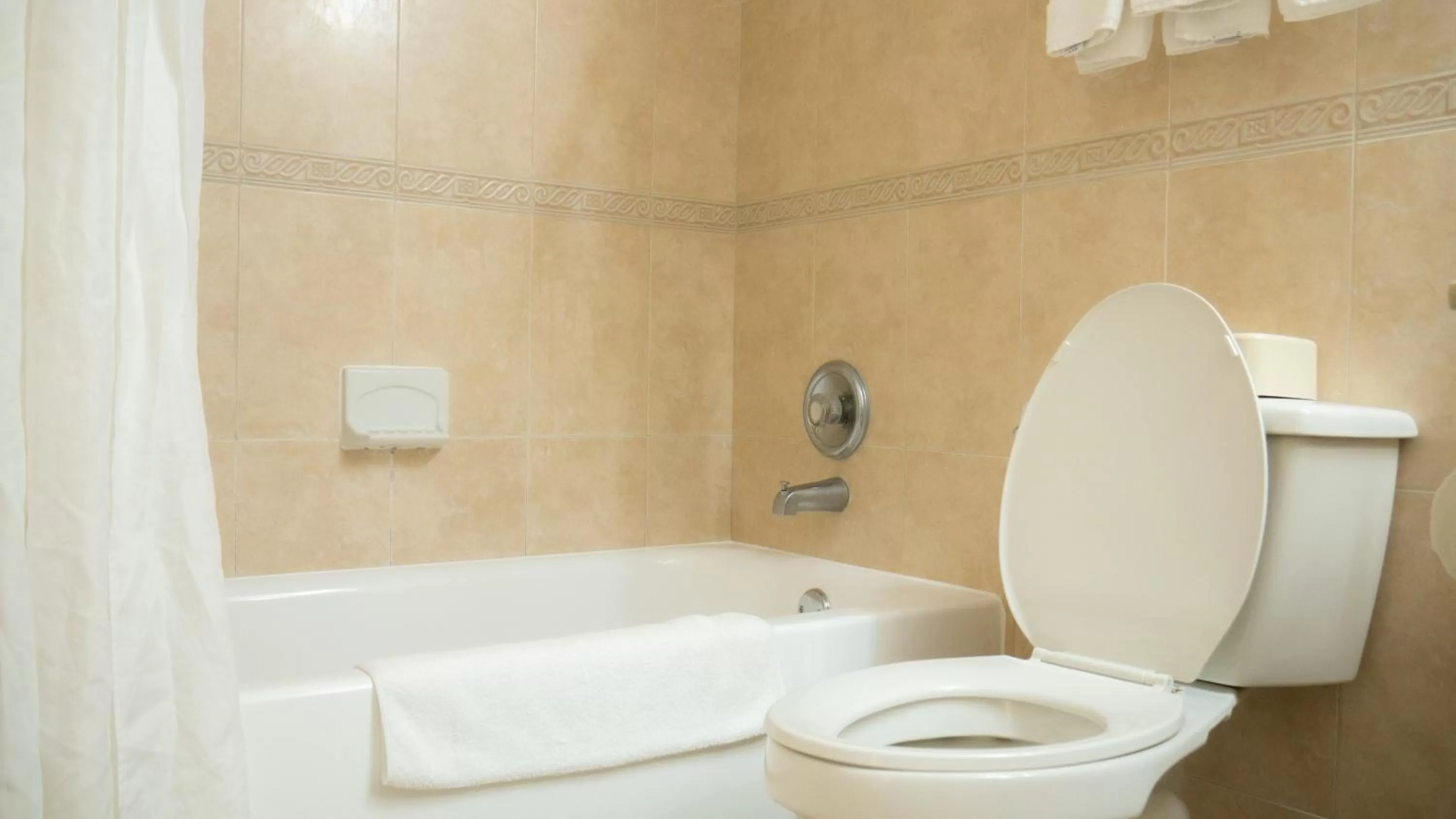 Ramada Plaza by Wyndham Marco Polo Beach Resort