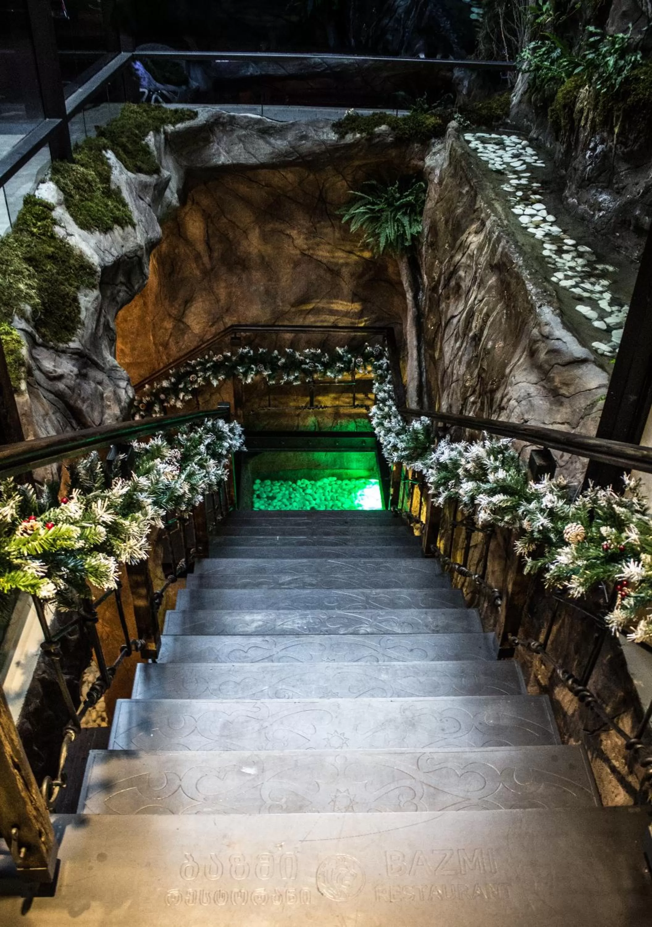 Restaurant/places to eat in BG Palace Hotel