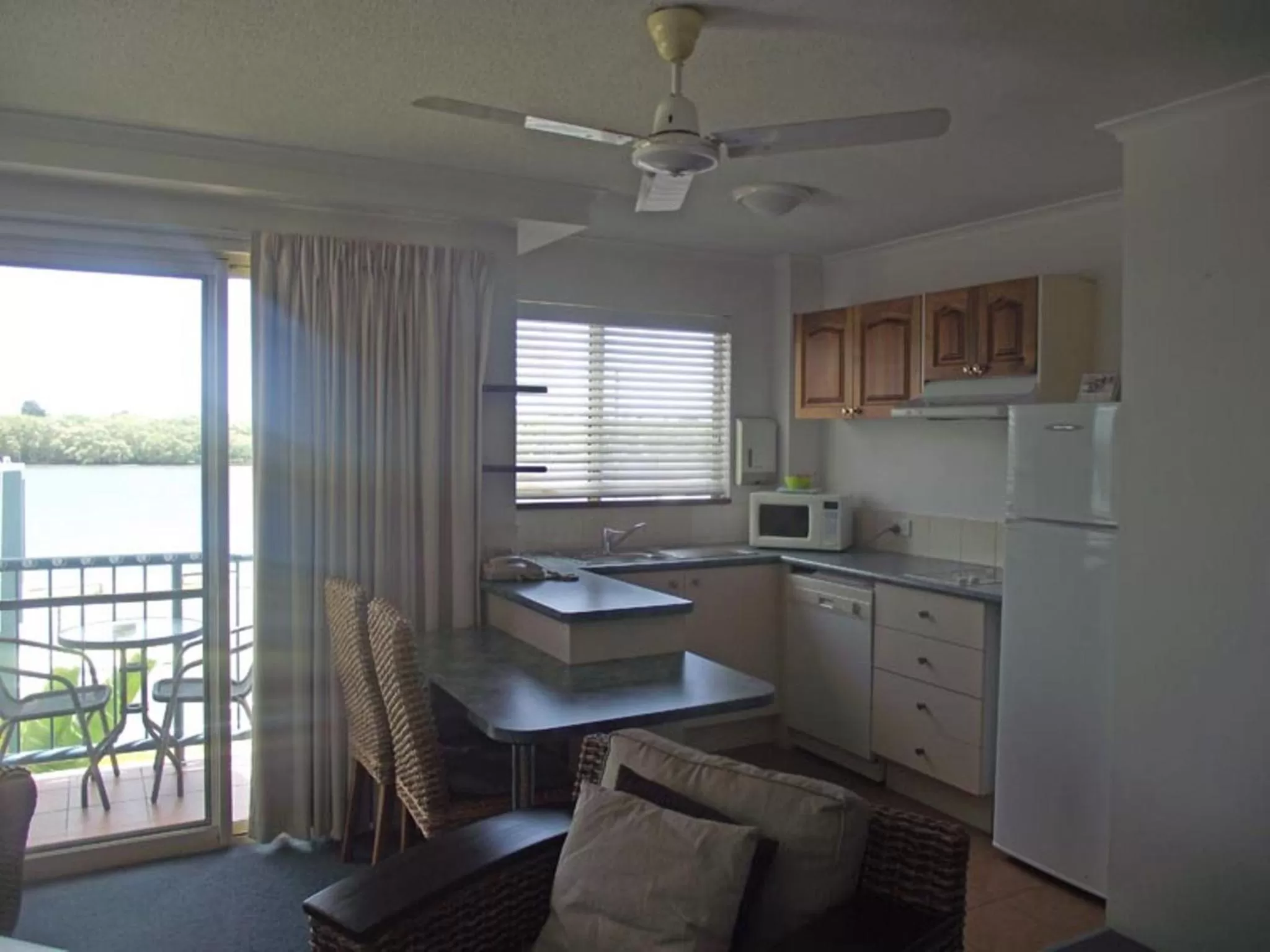 Kitchen or kitchenette in River Sands Apartments
