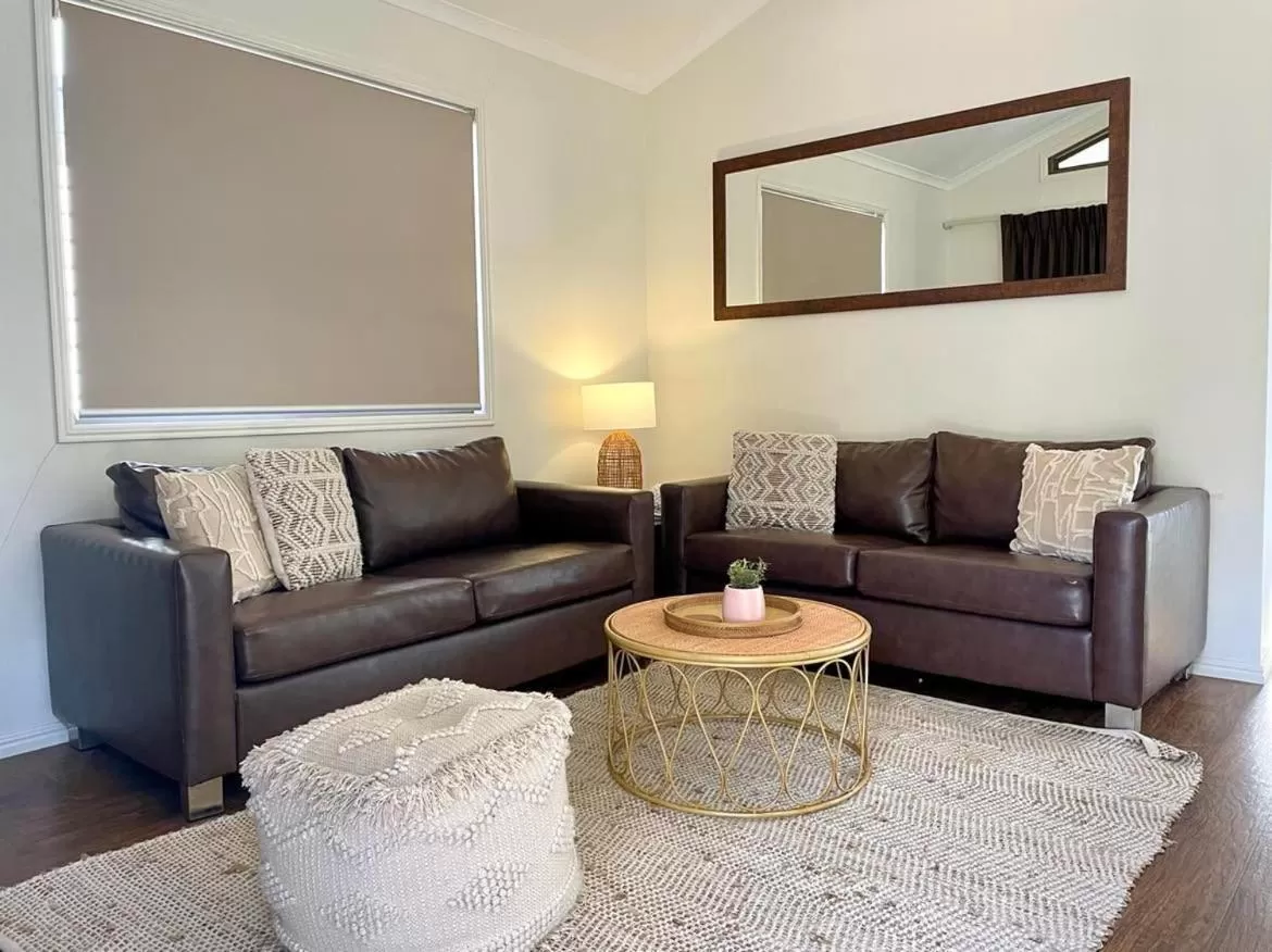 Seating area in Esk Caravan Park & Rail Trail Motel