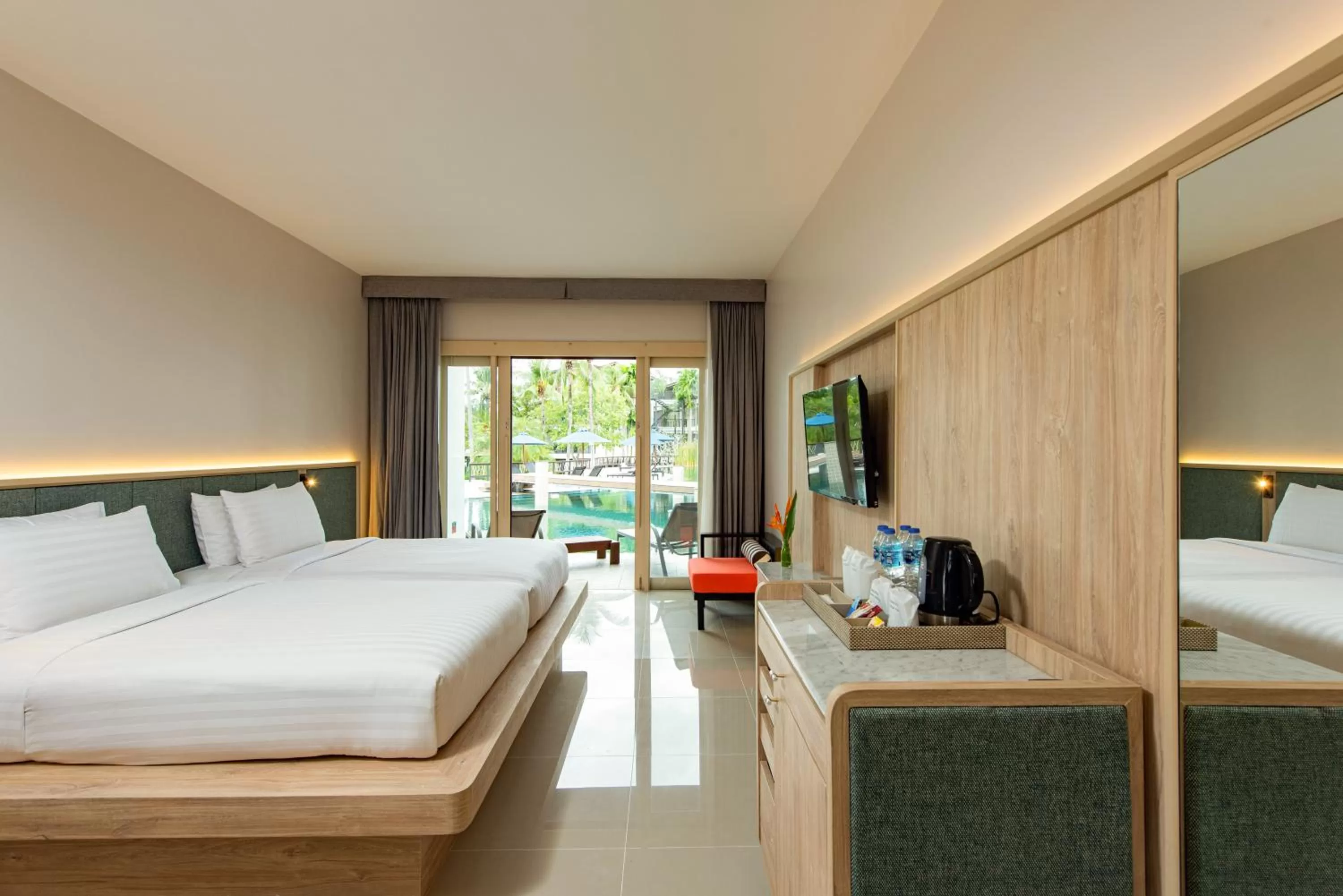 Coffee/tea facilities, Bed in Holiday Ao Nang Beach Resort, Krabi