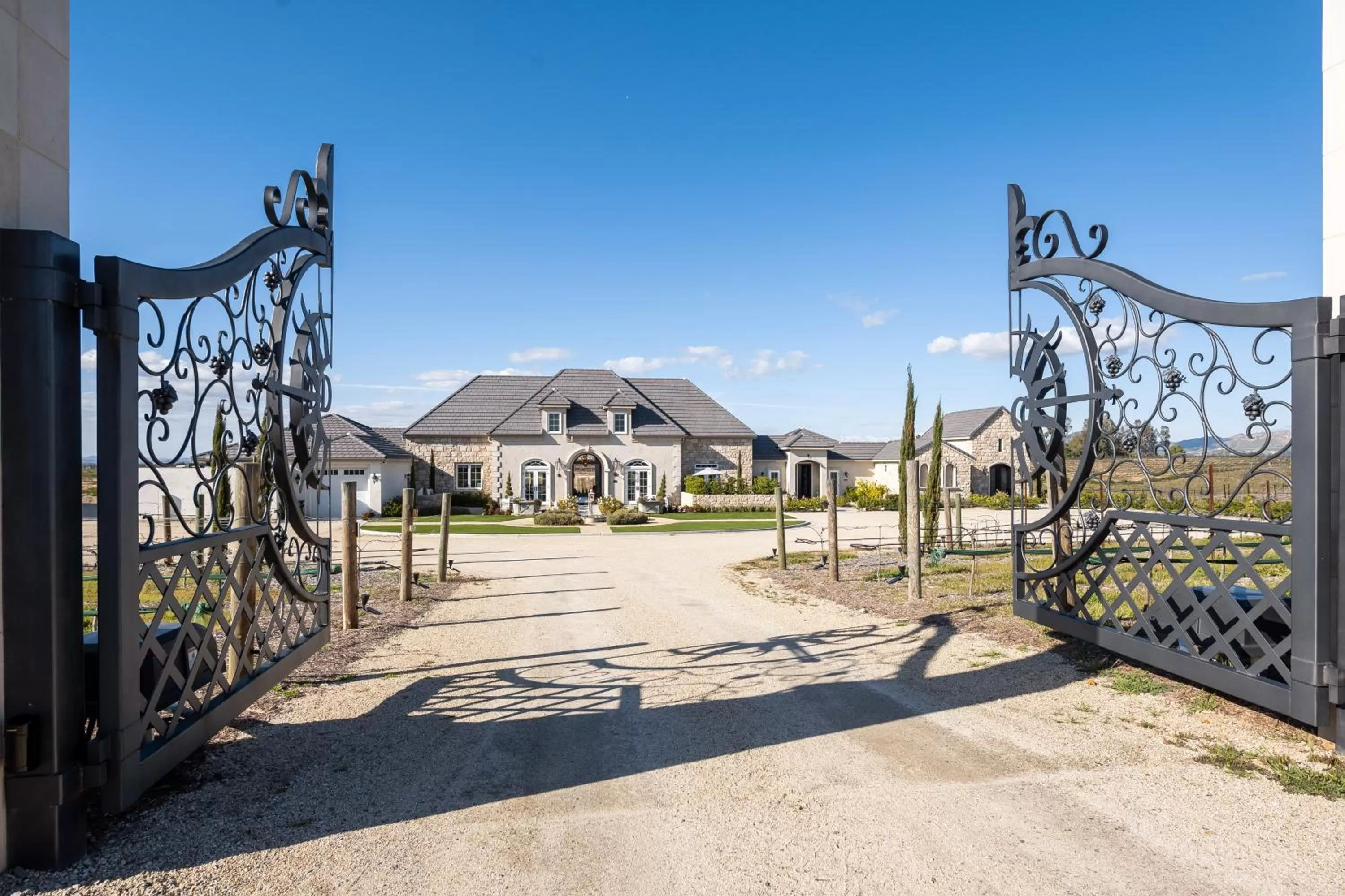 Property building in Domaine Chardonnay