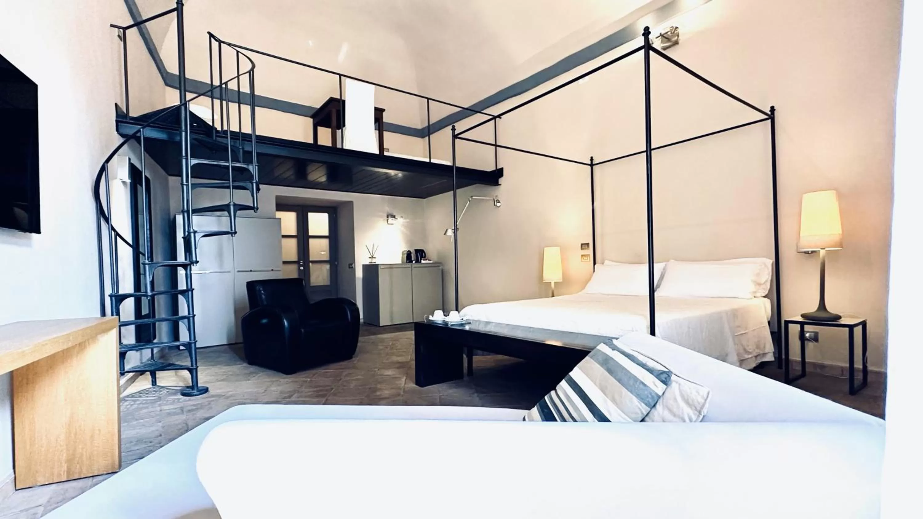 Bed in Hotel Palazzo Piccolomini