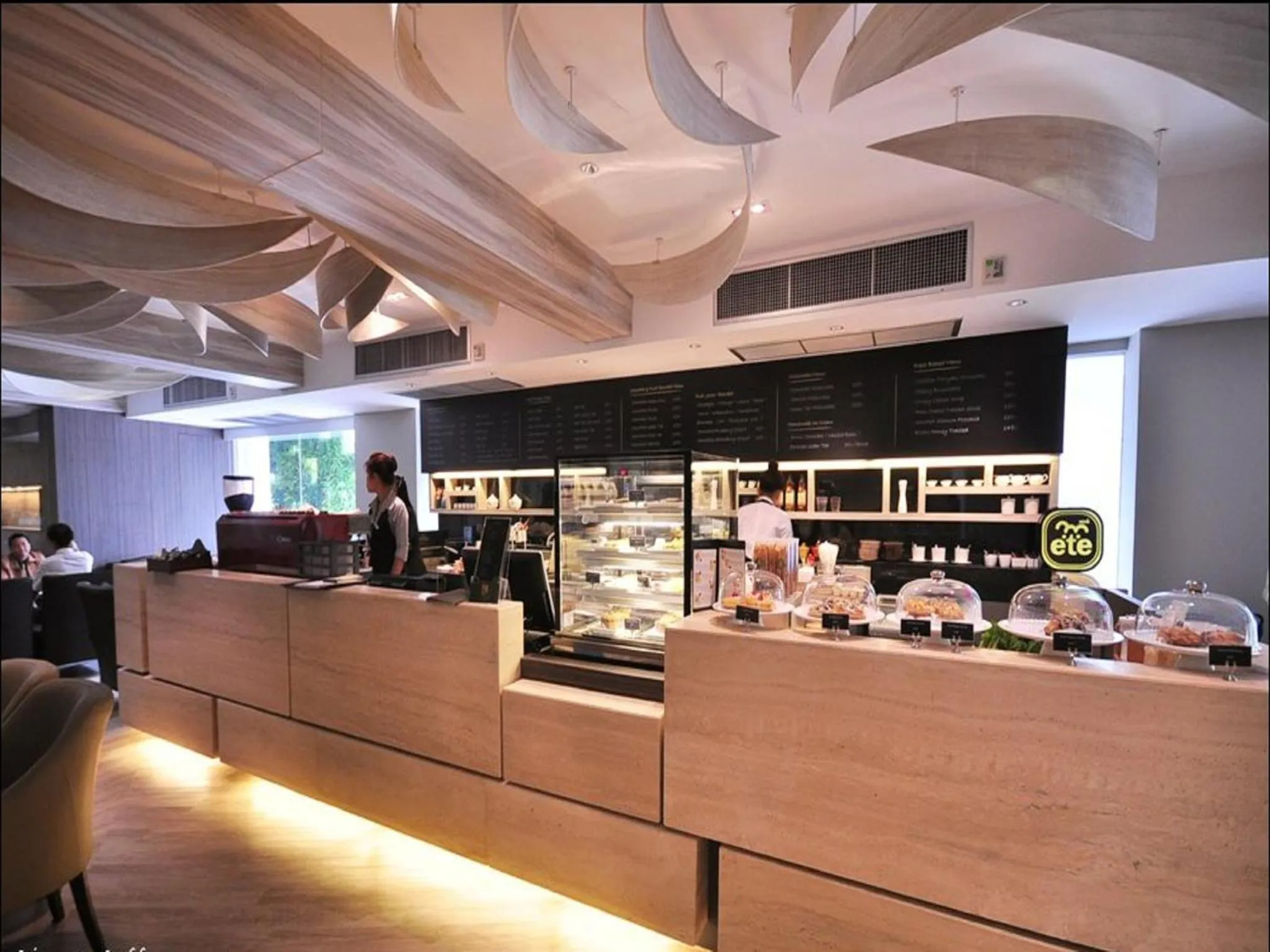 Restaurant/places to eat in SC Park Hotel