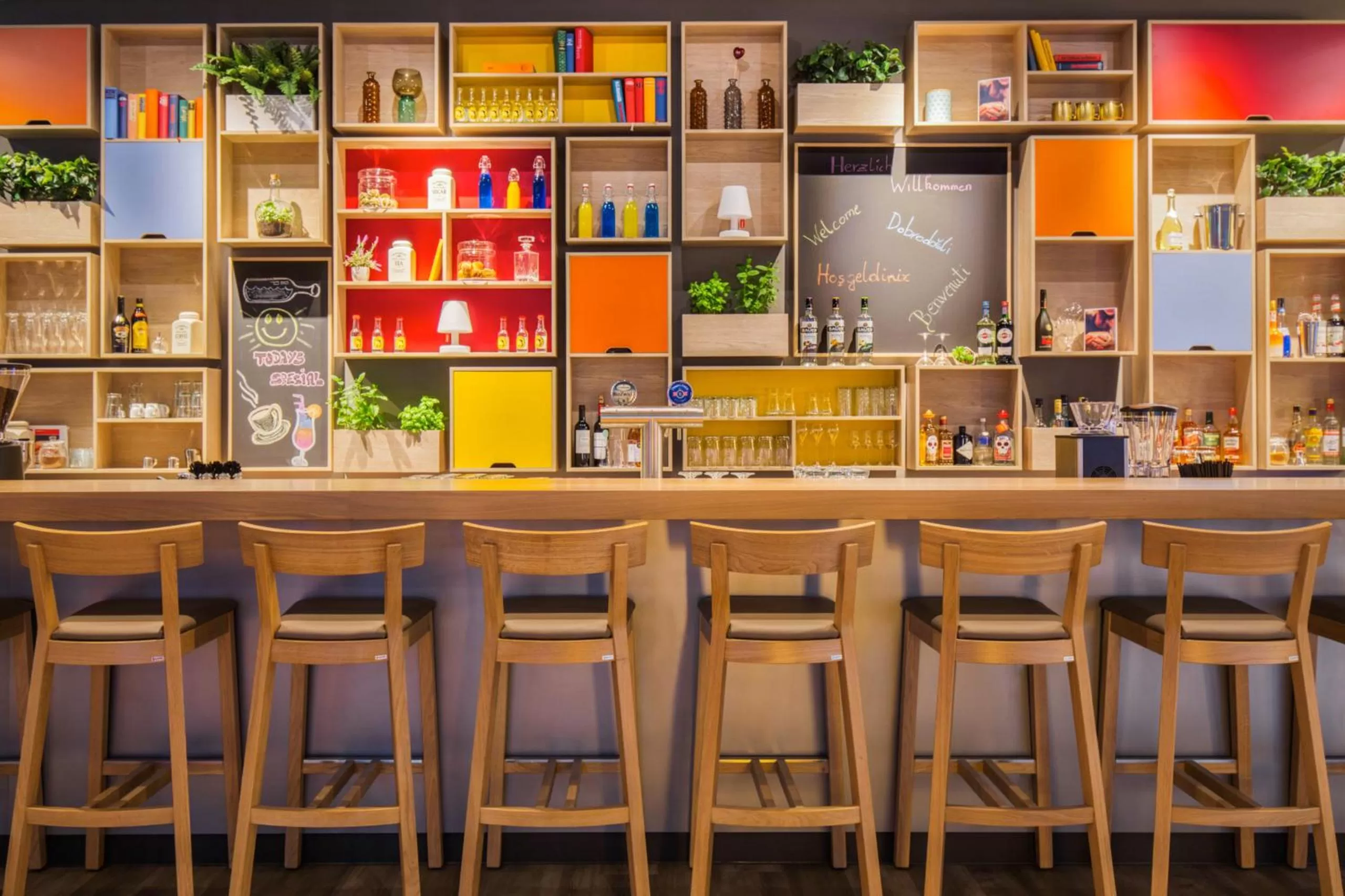 Lounge or bar in IntercityHotel Graz