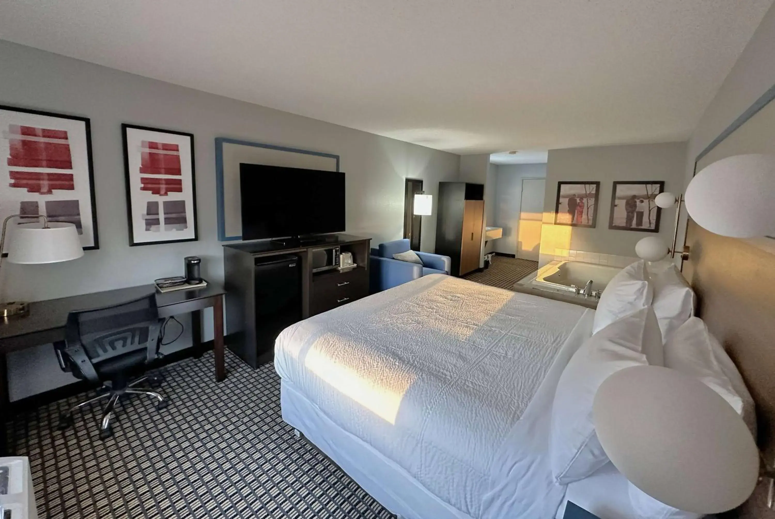 Deluxe King Studio Suite - Non-Smoking in Quality Inn Reedsburg Deluxe King Studio Suite - Non-Smoking in Quality Inn Reedsburg