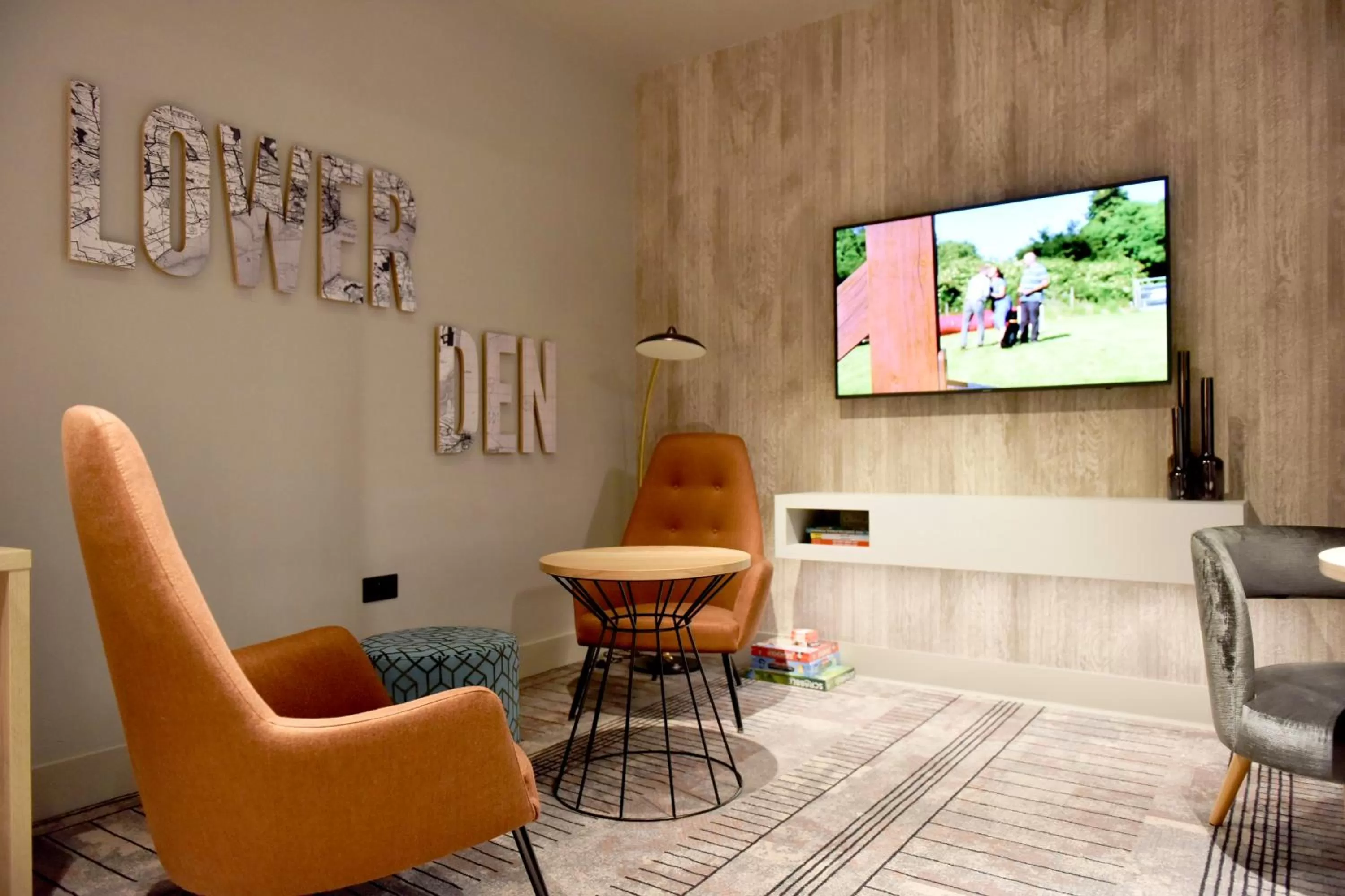 Communal lounge/ TV room in Staybridge Suites - Dundee by IHG