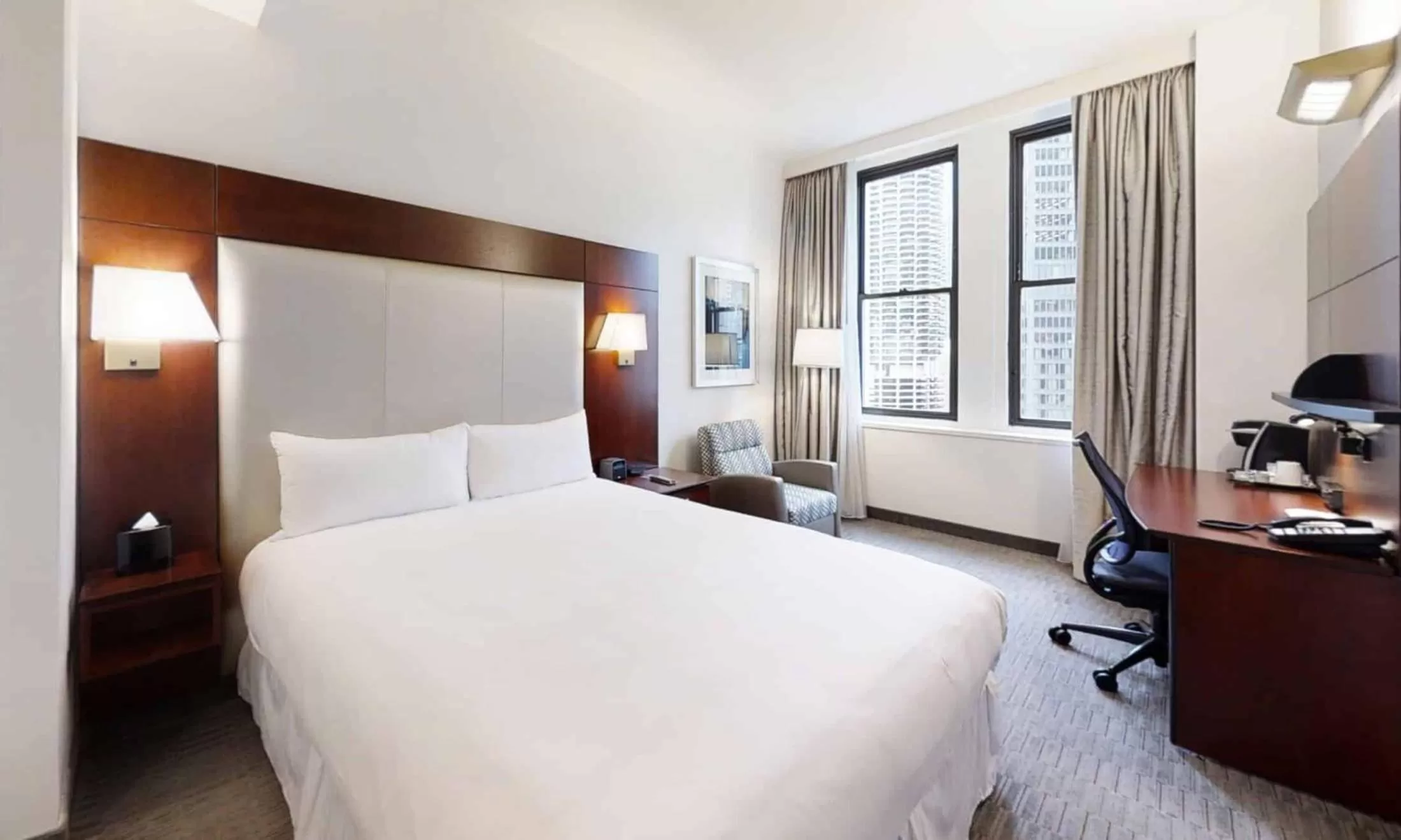 Bedroom, Bed in Club Quarters Hotel Wacker at Michigan, Chicago