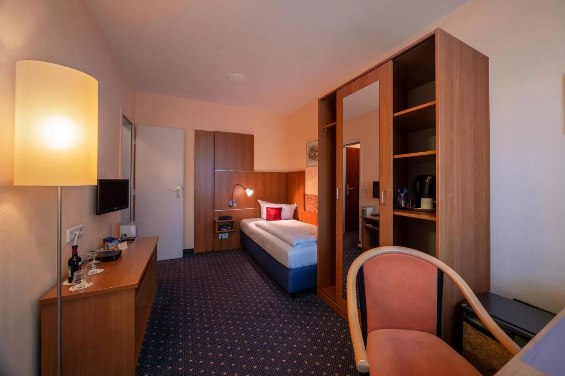 Photo of the whole room, Bed in Parkhotel Obertshausen