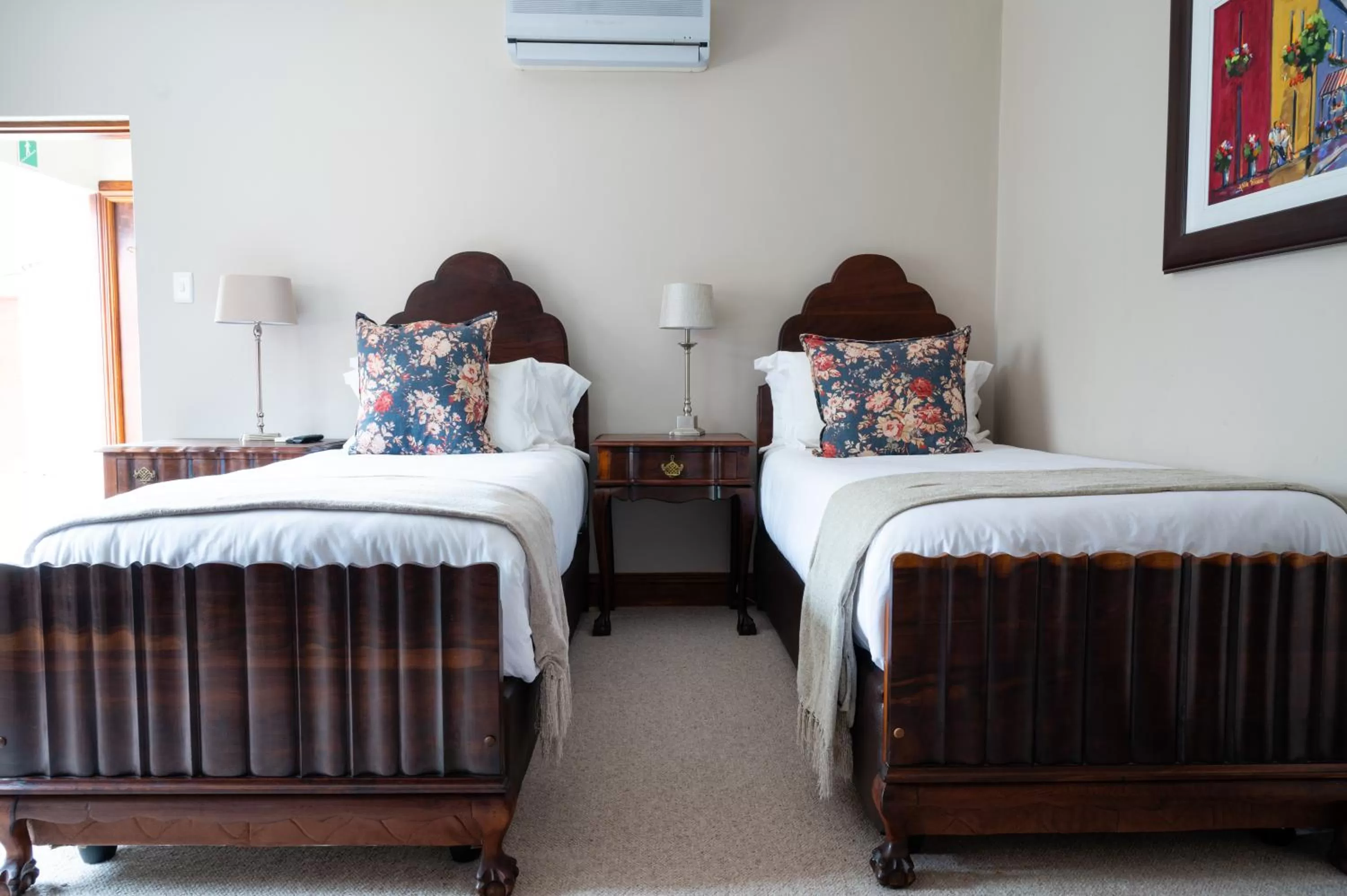 Bed in Issaquena Heights Boutique Hotel