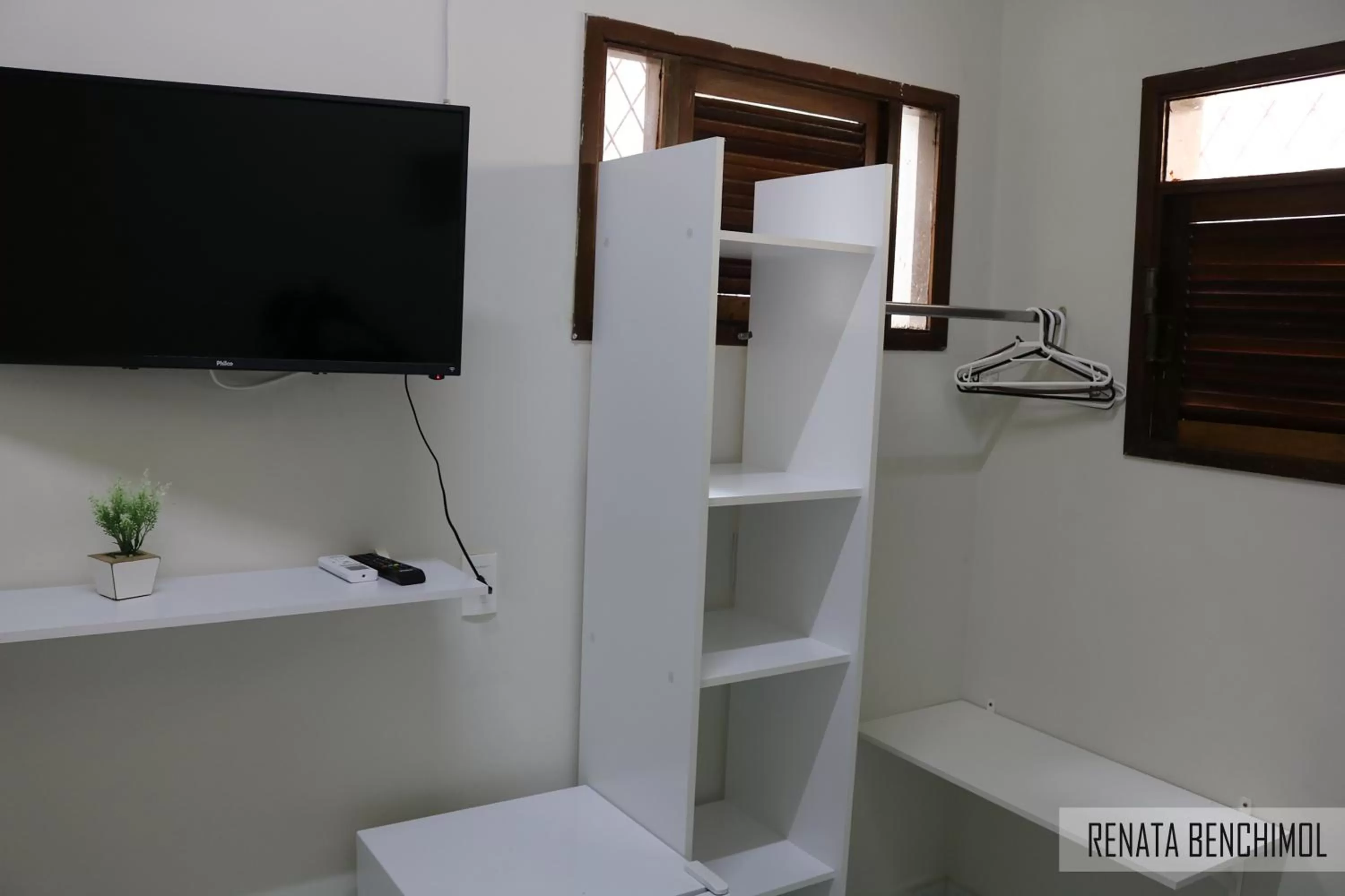 wardrobe in Pousada Flor Dália