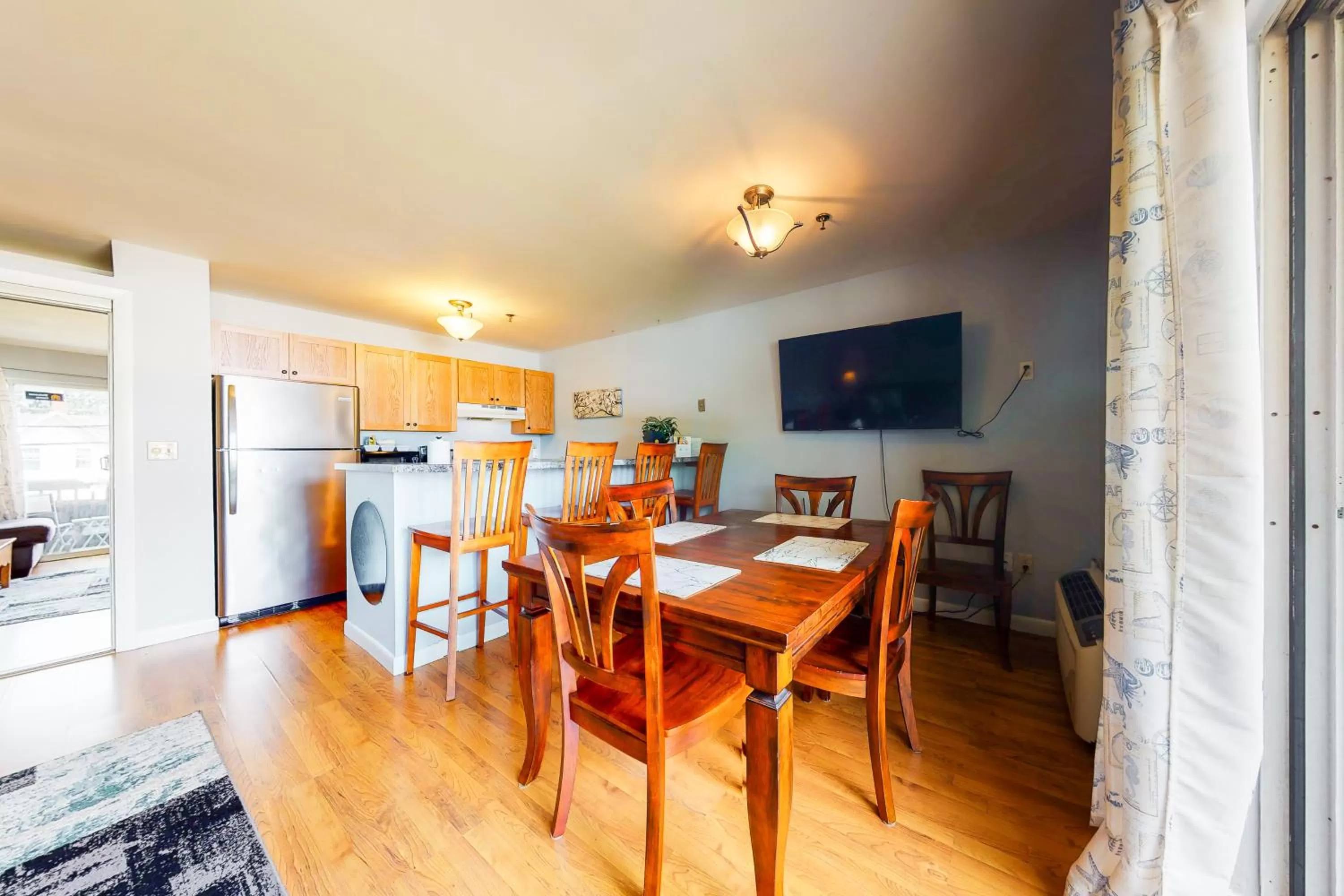 Dining Area in Lake Winnipesaukee Retreat