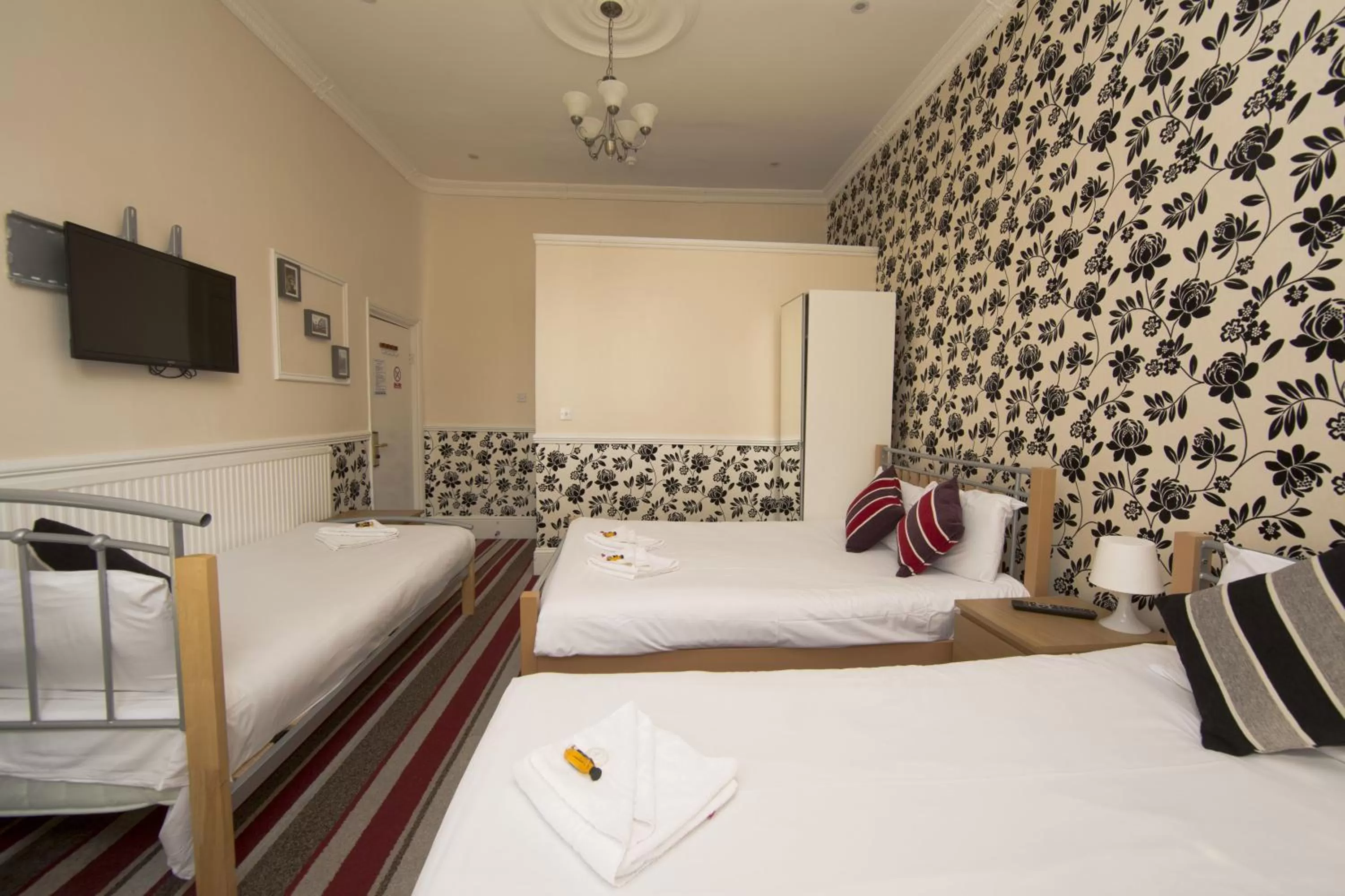 Photo of the whole room, Bed in Royal London Hotel By Saba