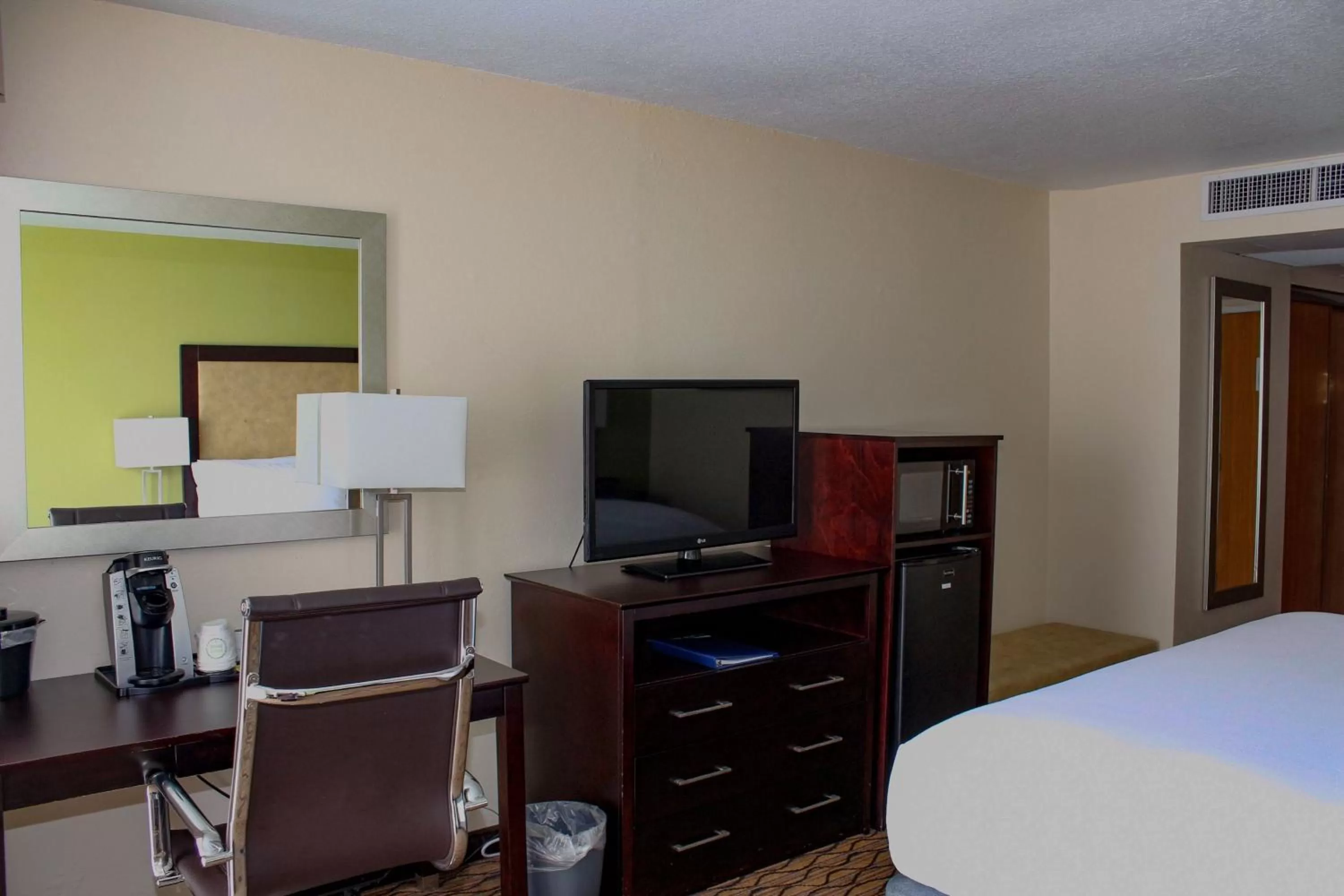 Photo of the whole room, Bed in Holiday Inn Corpus Christi Downtown Marina by IHG