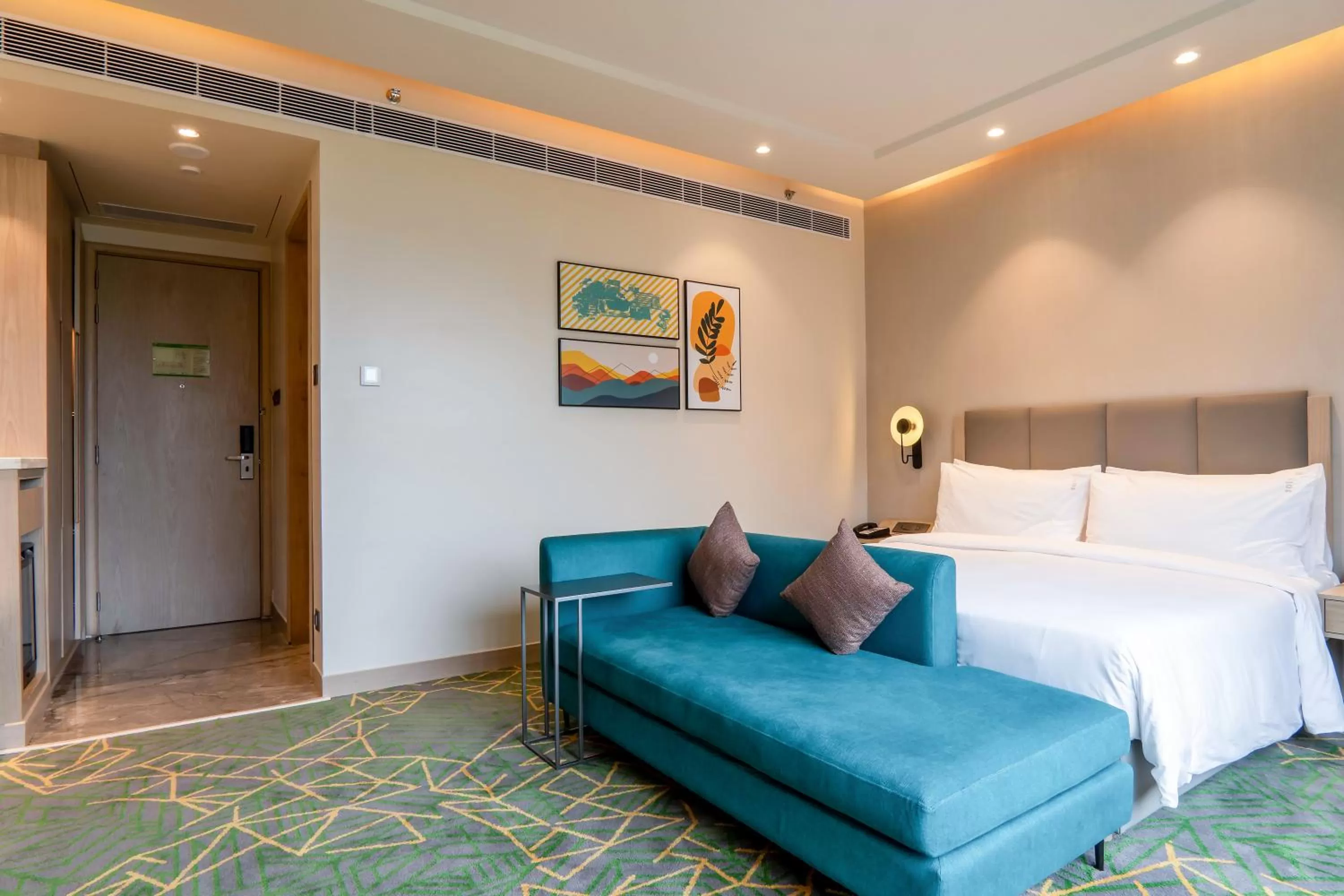 Bed in Holiday Inn Katra Vaishno Devi by IHG