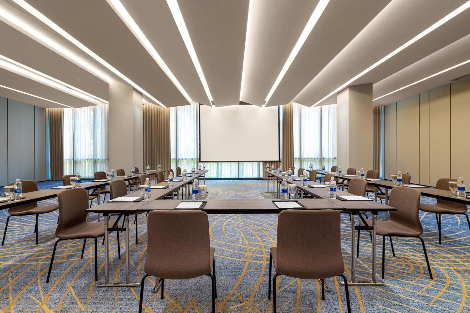 Meeting/conference room in HUALUXE Shanghai Changfeng Park - Park Lake View