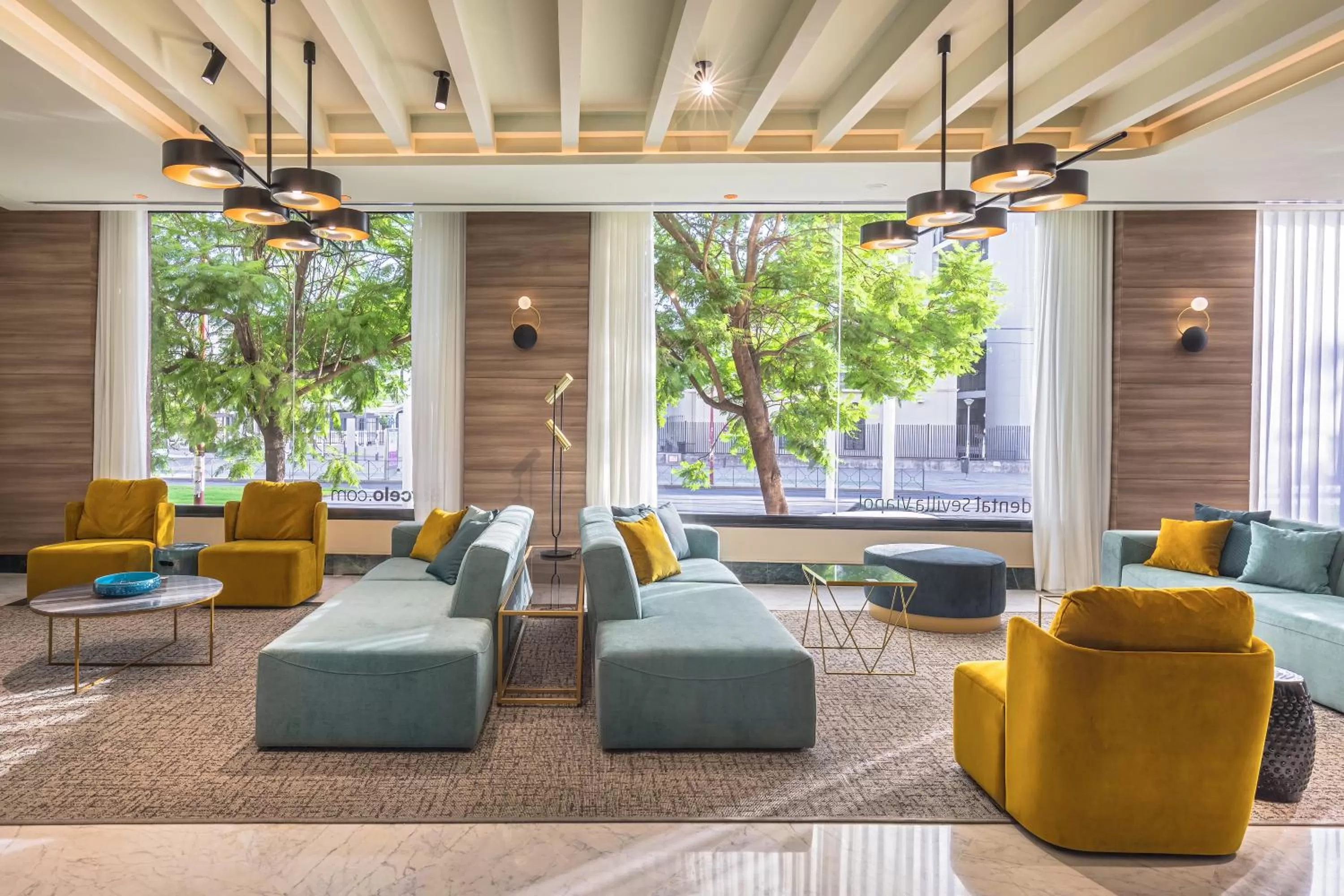 Lounge or bar in Occidental Sevilla Viapol